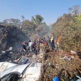 Mueren 68 personas al estrellarse avión en Nepal 