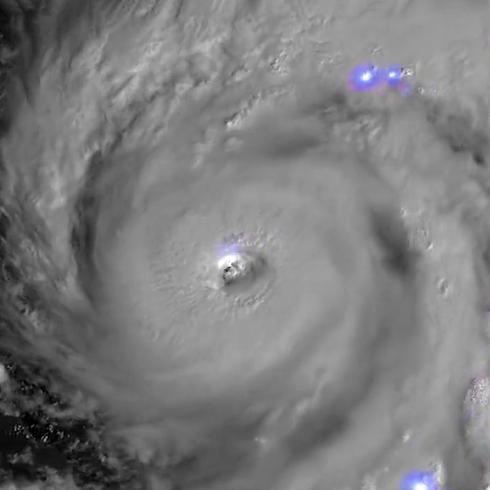 Increíble actividad de rayos en huracán Ian antes de impactar a Florida