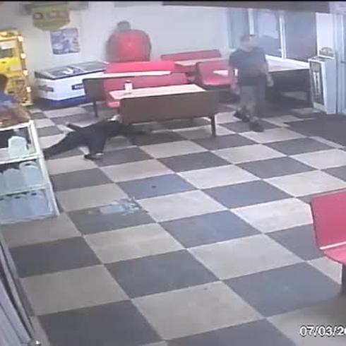 Policía mata a asaltante en panadería de Vega Baja