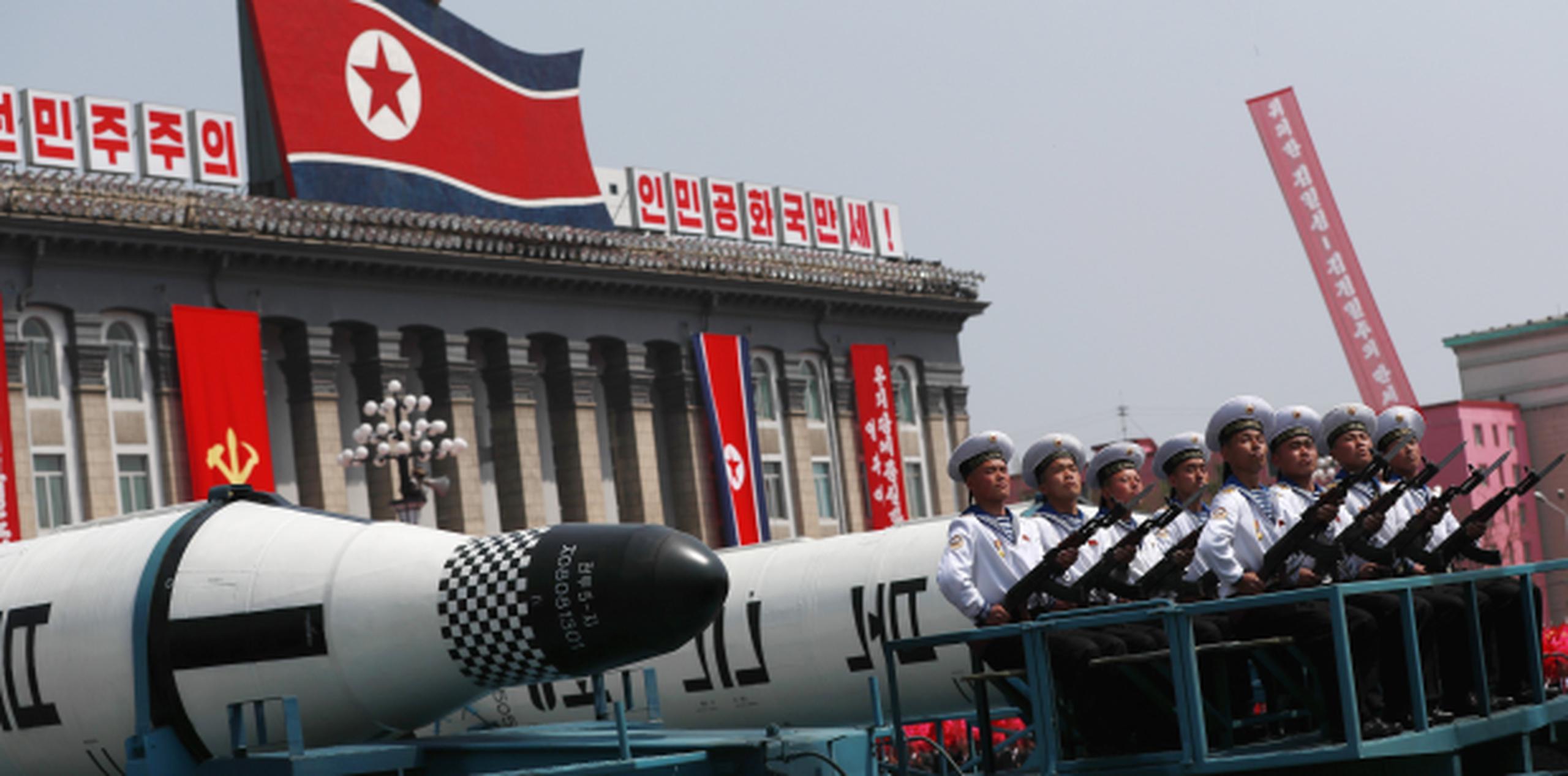 Corea del Norte ha trabajado de forma agresiva para desarrollar una cabeza nuclear en un misil intercontinental capaz de alcanzar las costas estadounidenses. (EFE / EPA / How Hwee Young)