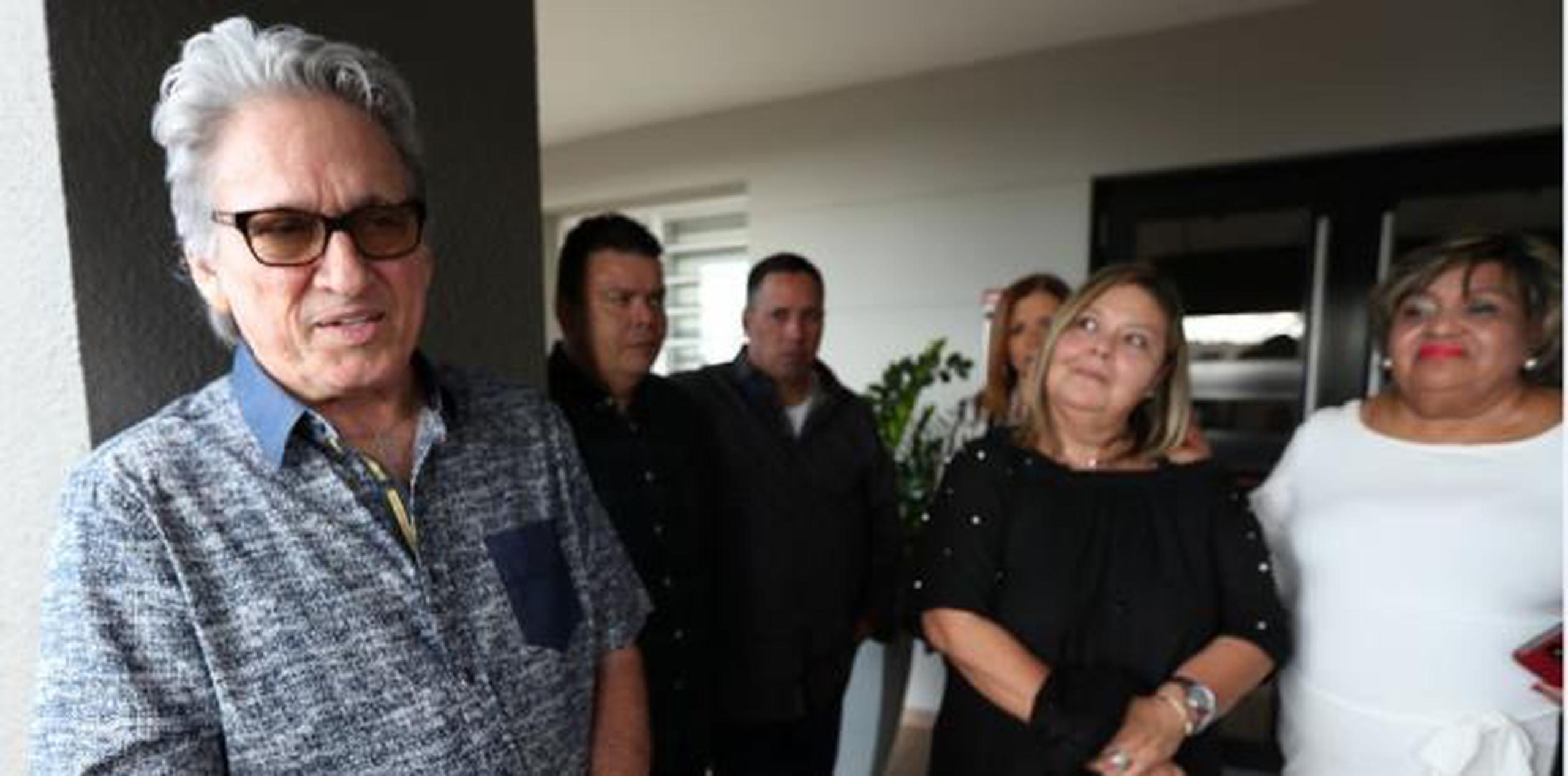 José Noguera, amigo personal de Anthony Cruz, acompañó a la familia de quien describió como una de las voces más privilegiadas de la salsa romántica. (juan.martinez@gfrmedia.com)