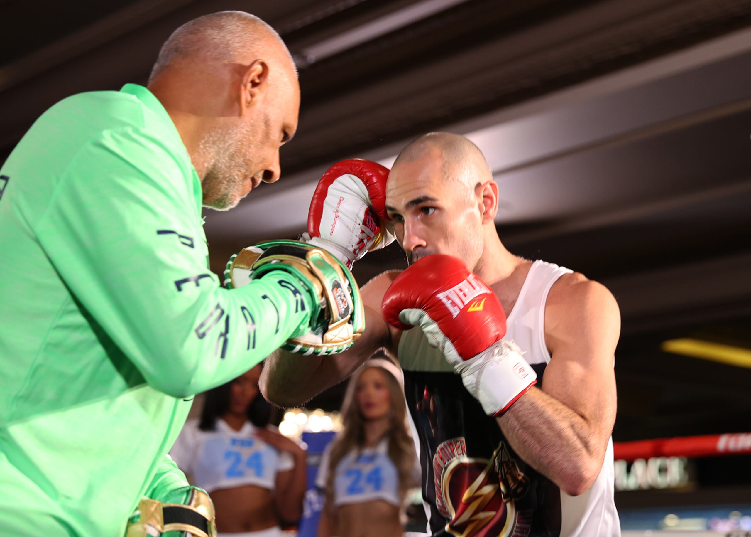 José Pedraza (derecha) no pelea desde febrero de 2022.