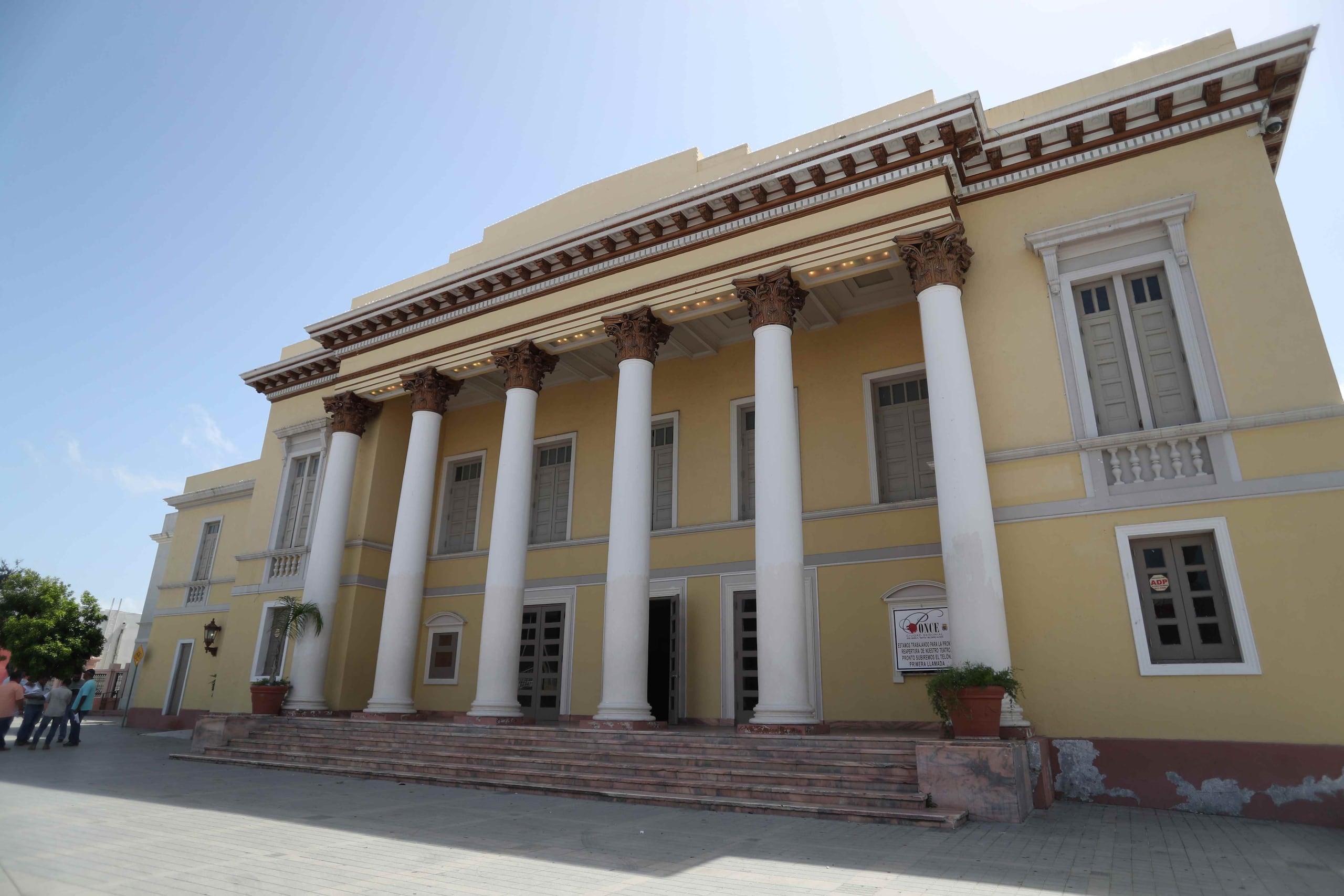 En la foto, el teatro La Perla en Ponce. (GFR Media)