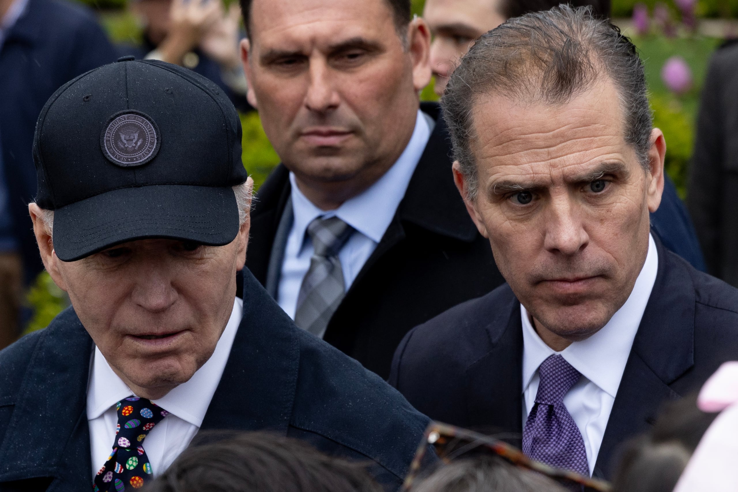 El presidente de Estados Unidos, Joe Biden (izq.) y su hijo Hunter Biden.
