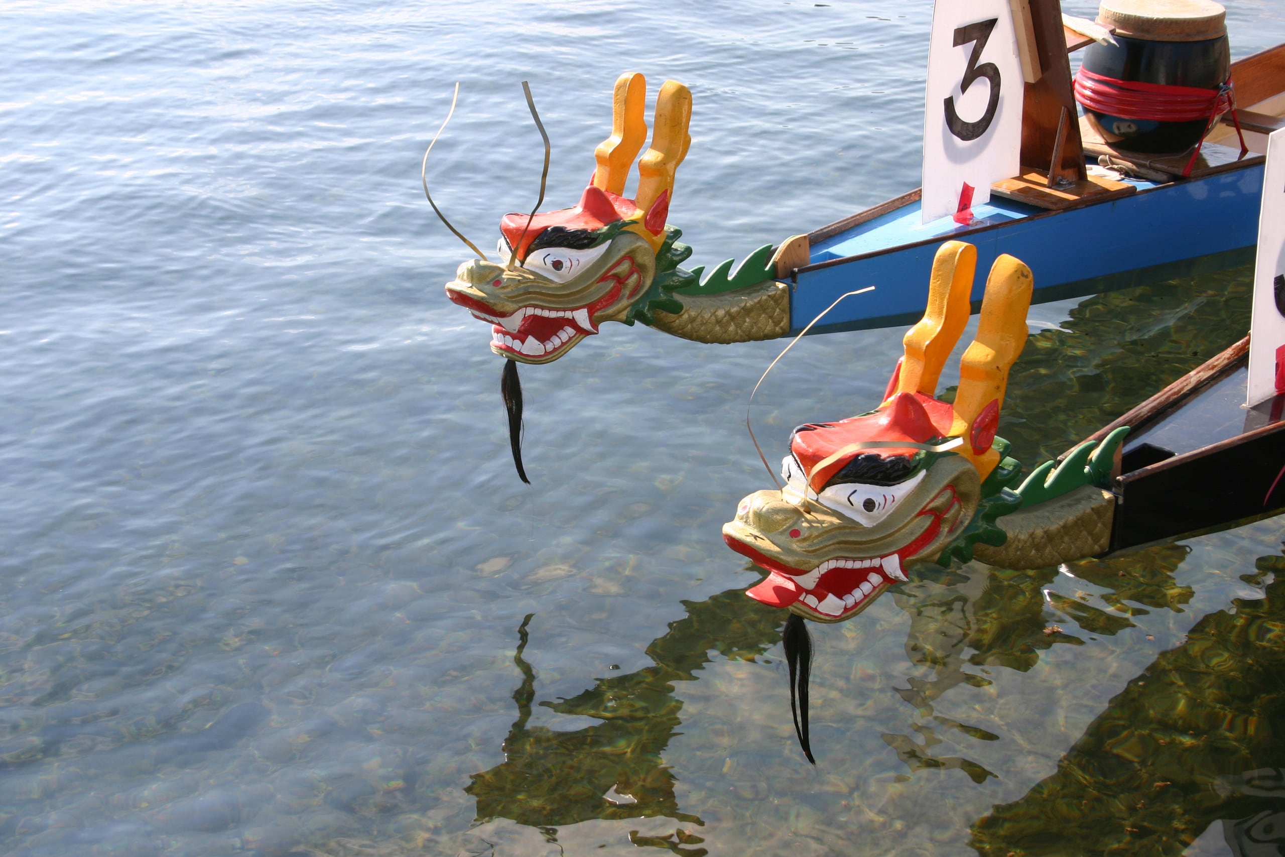 Estos detalles de las embarcaciones son las que le dan el nombre de Dragon Boats.