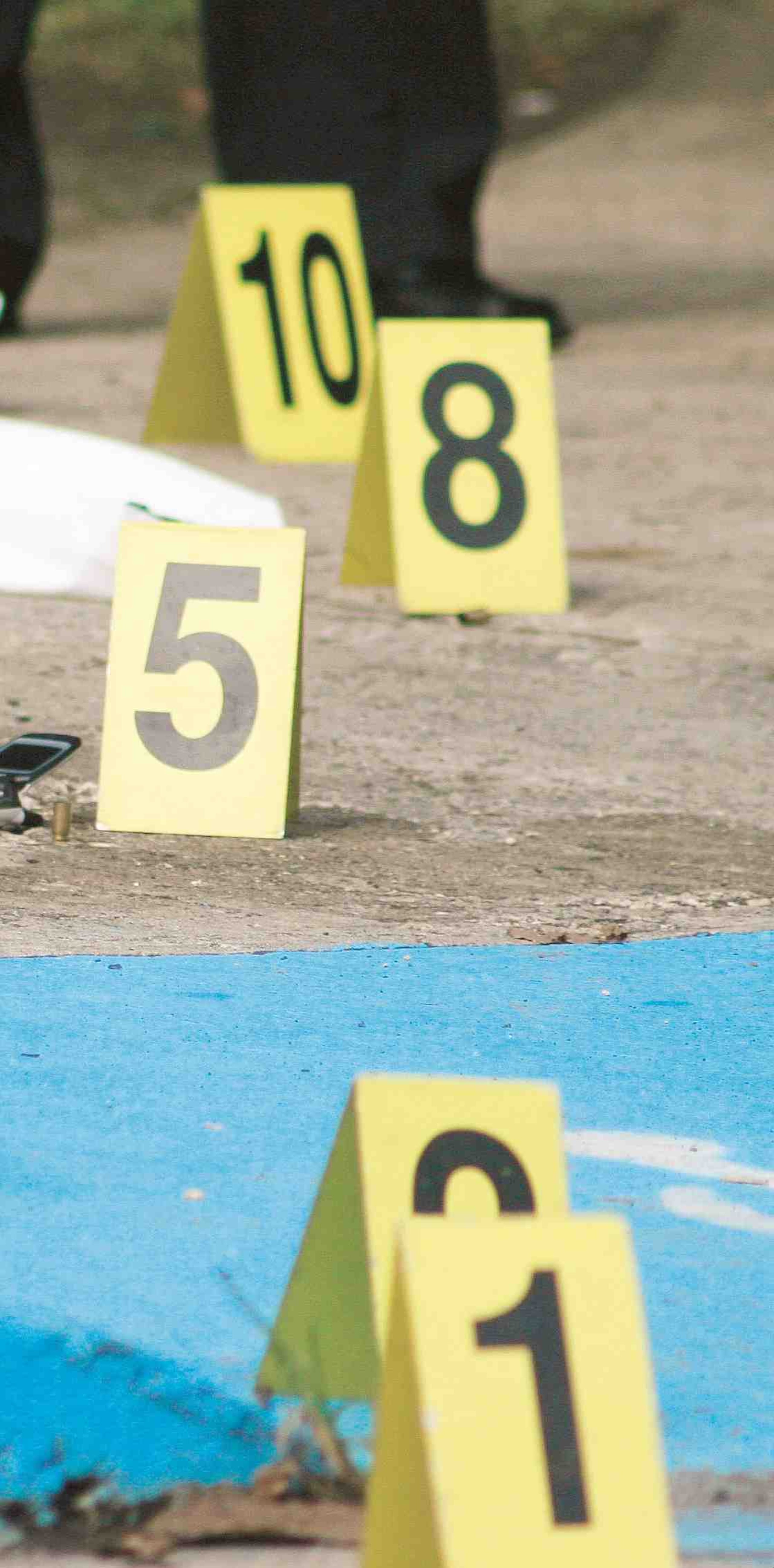 Policía investiga el asesinato de la joven mujer en Santa Isabel. (Archivo / GFR Media)