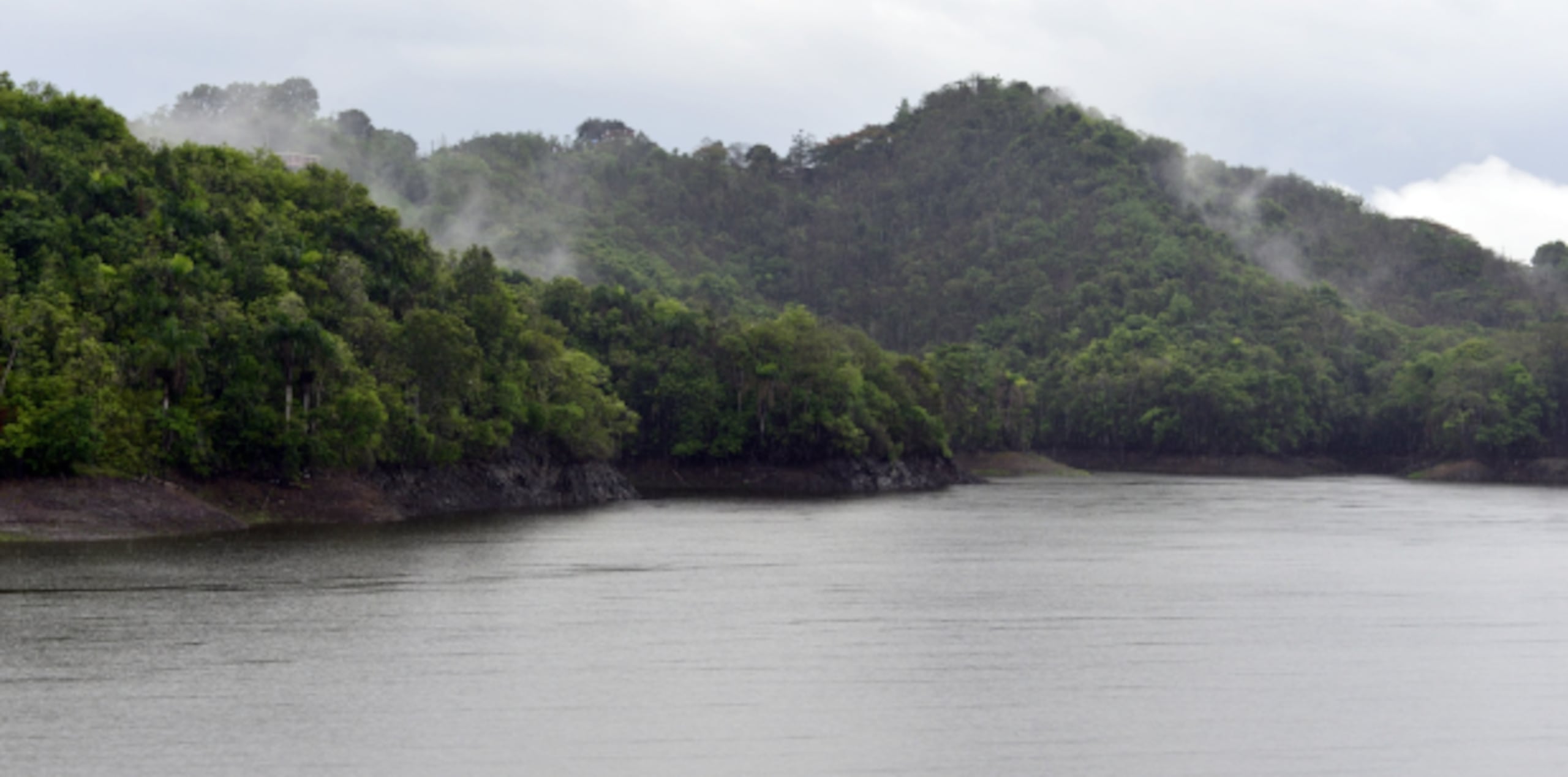 La rampa para botes en el Refugio de Vida Silvestre del Embalse La Plata, en Toa Alta, fue cerrada hasta nuevo aviso. (Archivo)