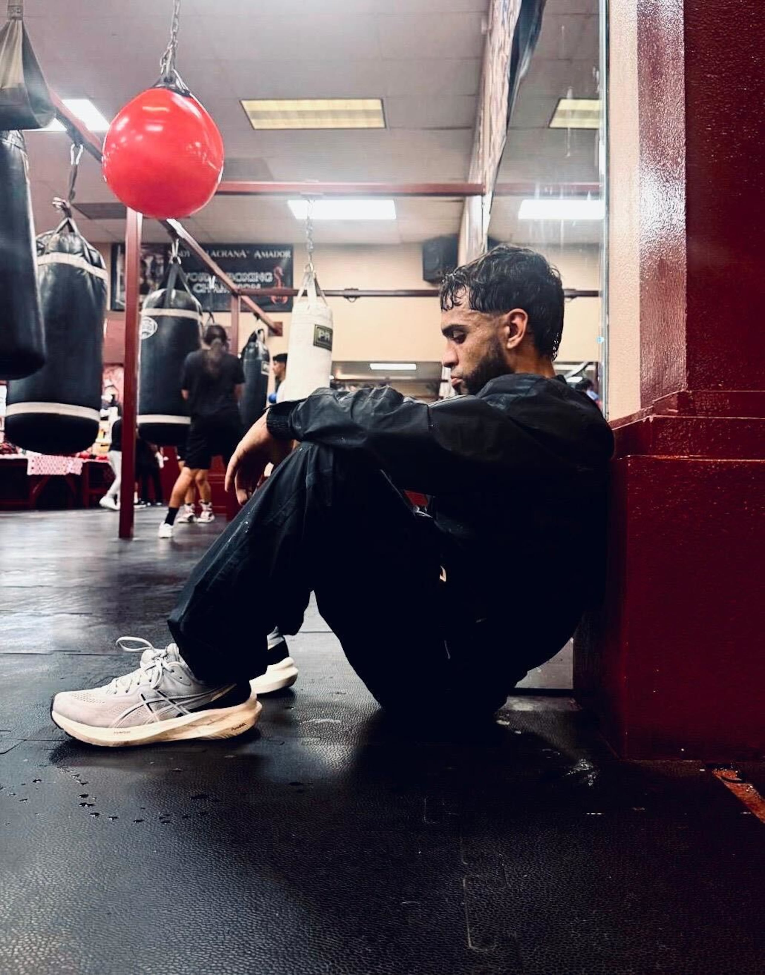 Oscar Collazo en un gimnasio en Coachella, donde ha estado entrenando desde que partió el domingo a California.