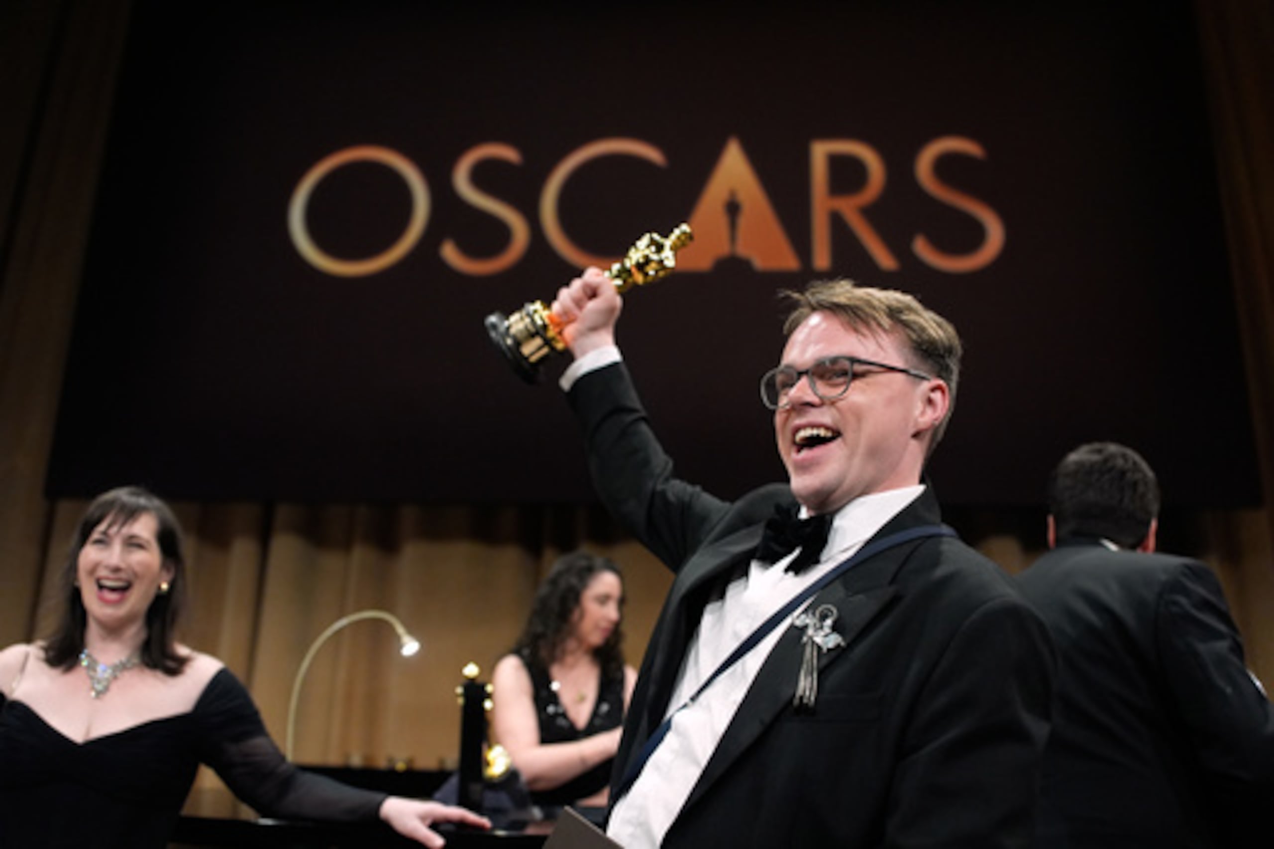 Talankin, que codirigió el ganador del mejor documental “Mr. Nobody Against Putin”, no esperaba tener que facturar su estatuilla en un vuelo del aeropuerto John F. Kennedy de Nueva York.