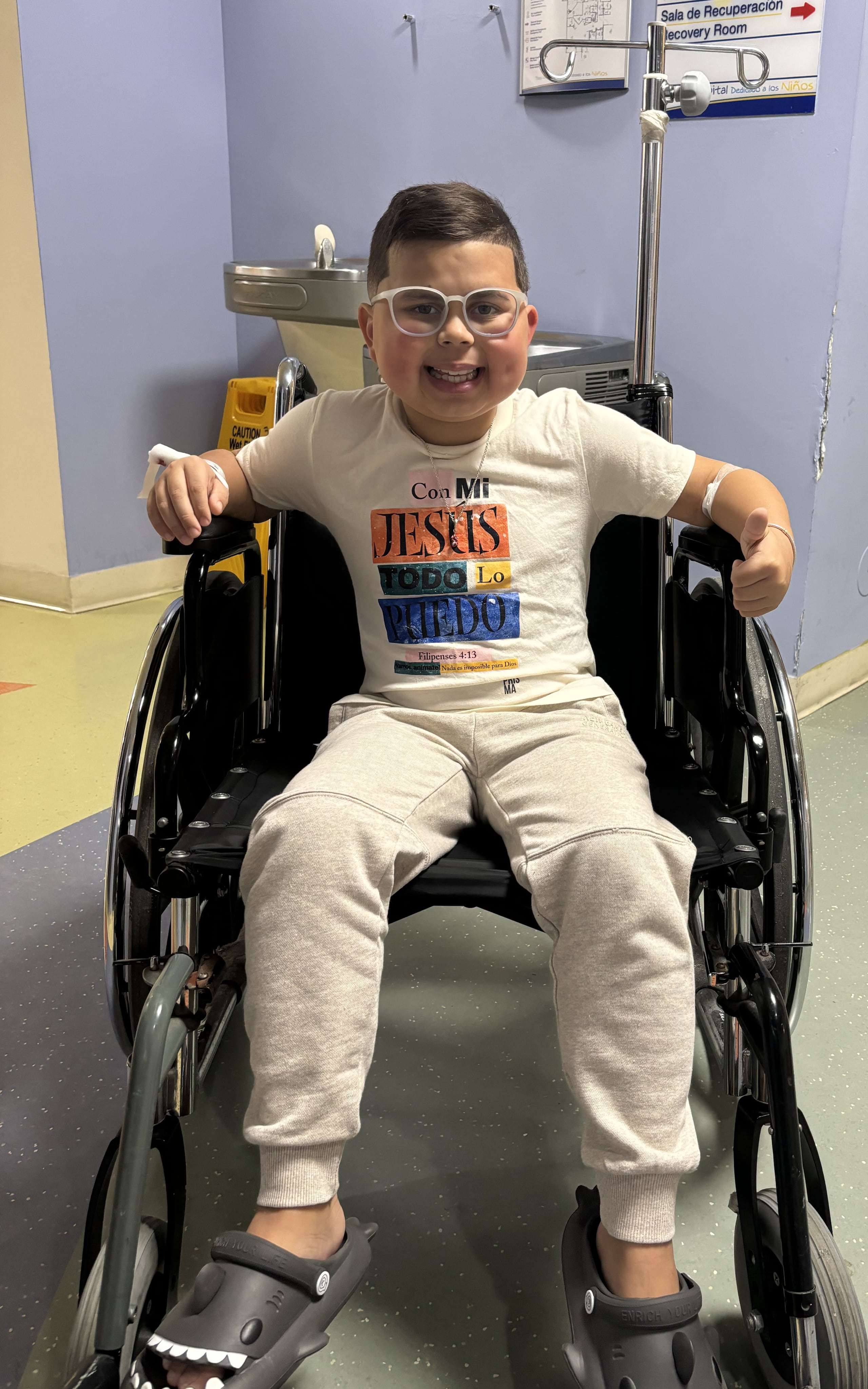 El niño ha dejado saber que se siente bien después de haber recibido la infusión de la terapia.