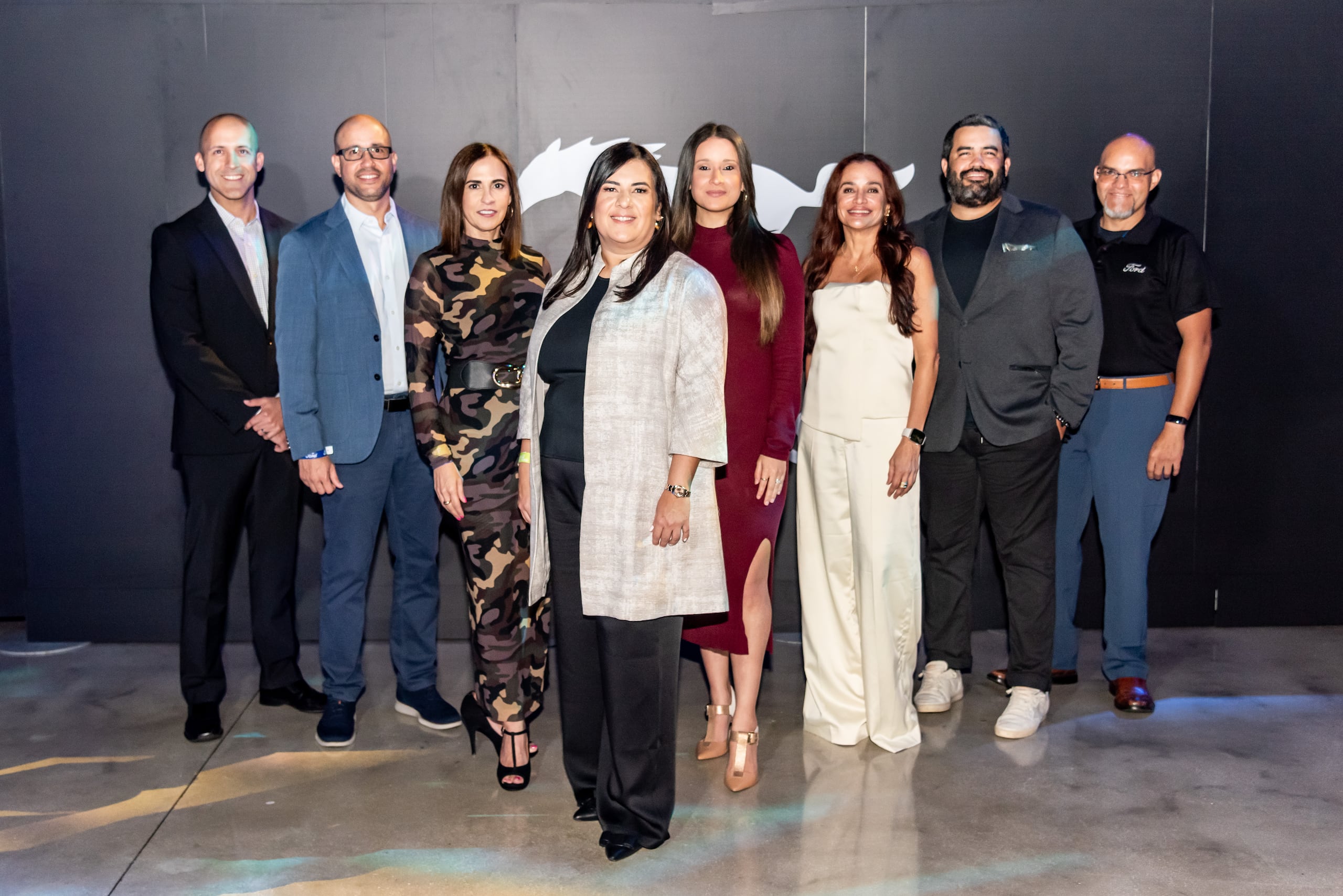 De izquierda a derecha: Raymond Ruíz, José Rivera, Vivian Dávila, Rosángela Guerra, Jennifer González, Lorraine Urdaz, Robert Esparolini y Abel Rodríguez.