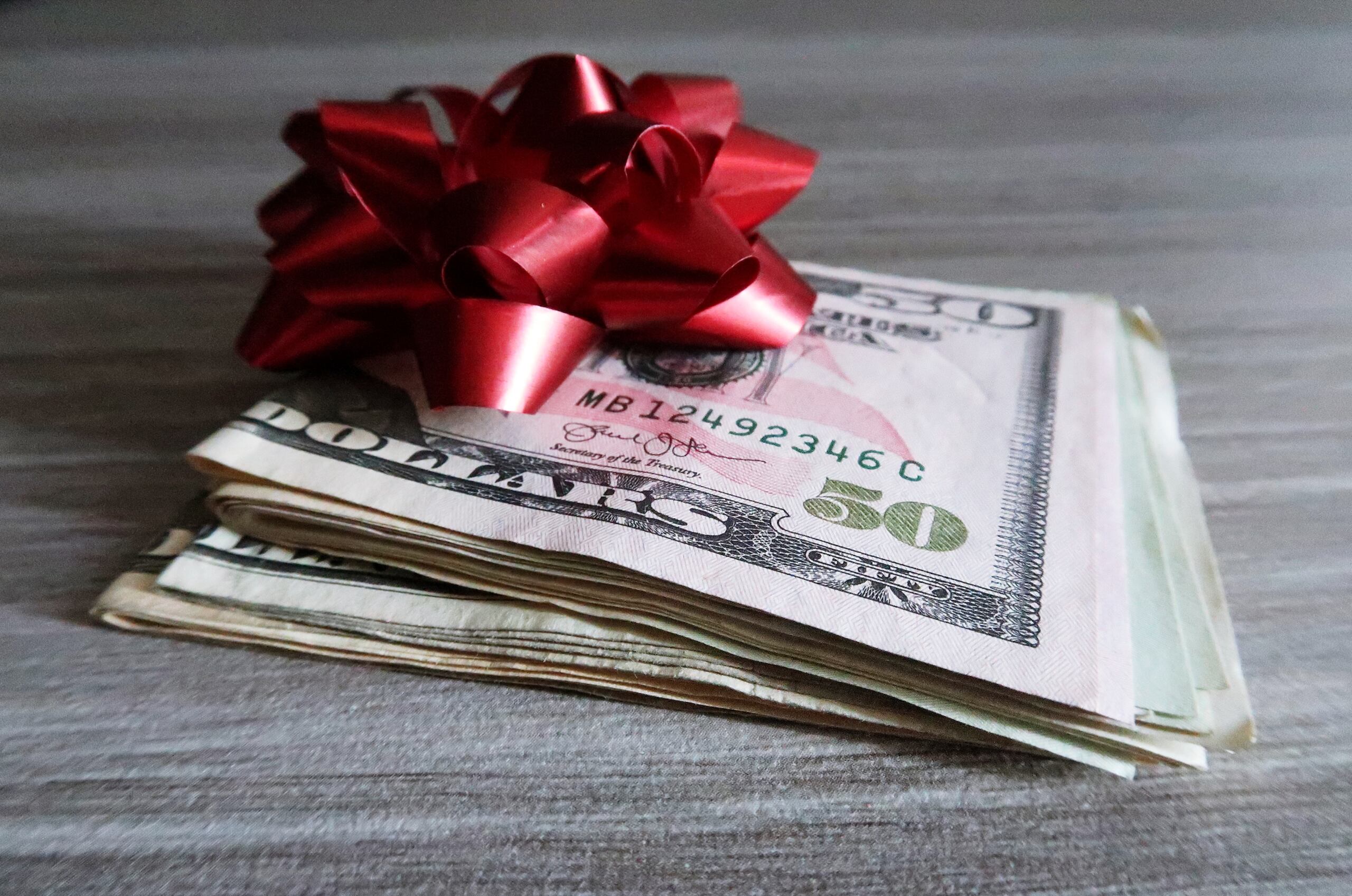 Alrededor de 92,083 pensionados y beneficiarios del Gobierno Central y 30,733 pensionados del Sistema de Retiro para Maestros cualifican para el bono de Navidad de $200.