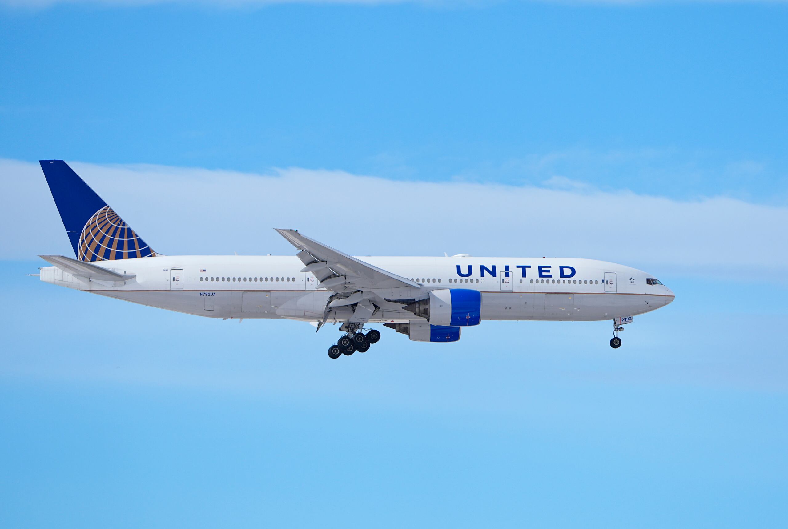Recientemente se descubrió que un trozo exterior de aluminio se desprendió de un Boeing 737 tras aterrizar en Oregón, otro avión sufrió el incendio de un motor en Houston, y un neumático se desprendió de otro avión de United cuando salía de San Francisco.