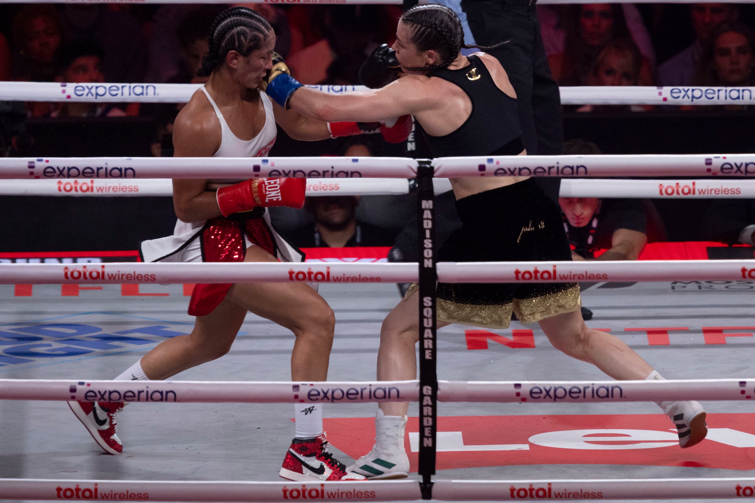 Tercer combate entre Serrano y Taylor.