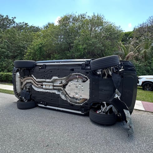 El momento que cambió todo: Así quedó la guagua de Tiger Woods tras volcarse