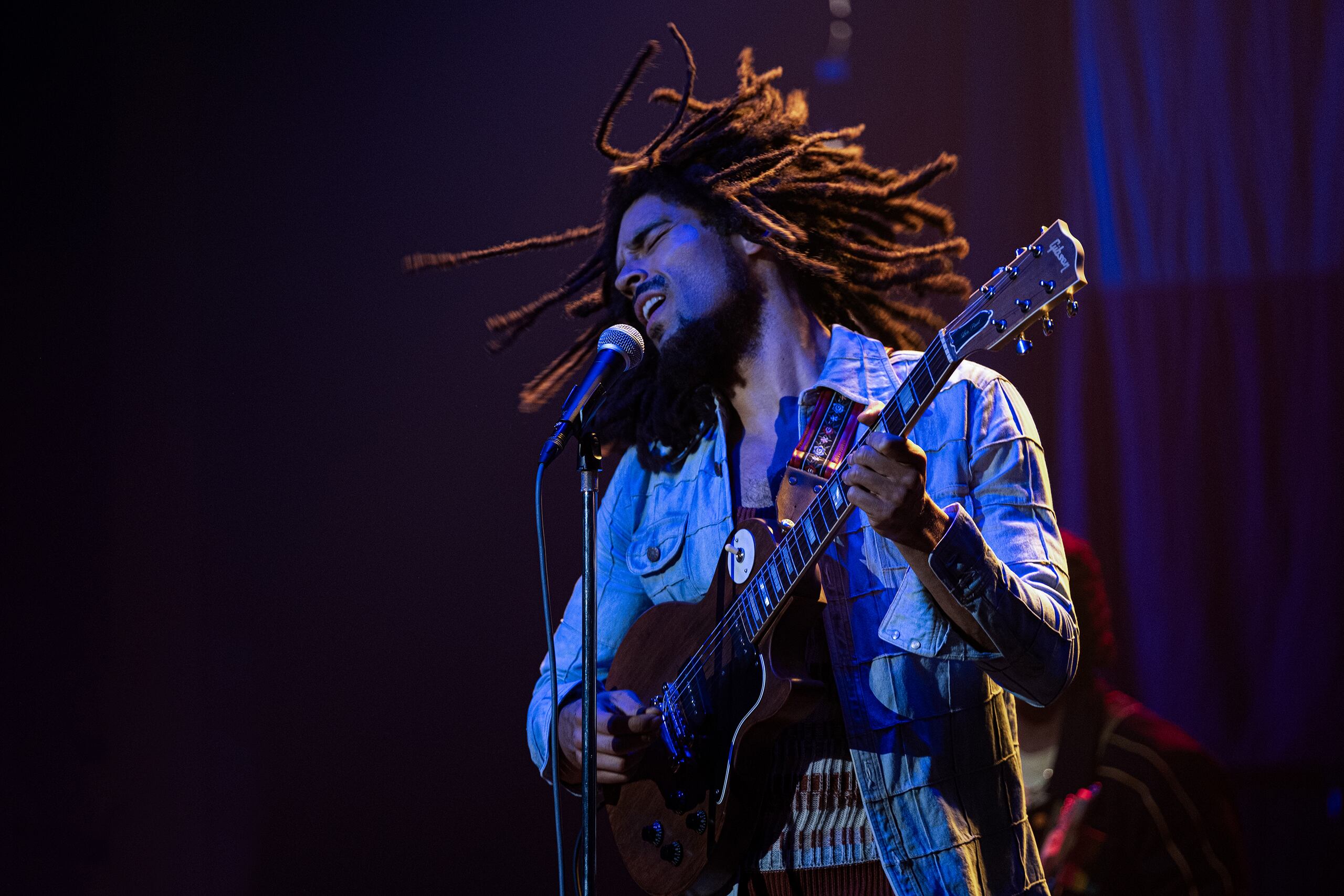 La película parte del momento que transformó por completo la vida de Marley, el concierto gratuito para fomentar la paz en Jamaica: el One Love Peace Concert.