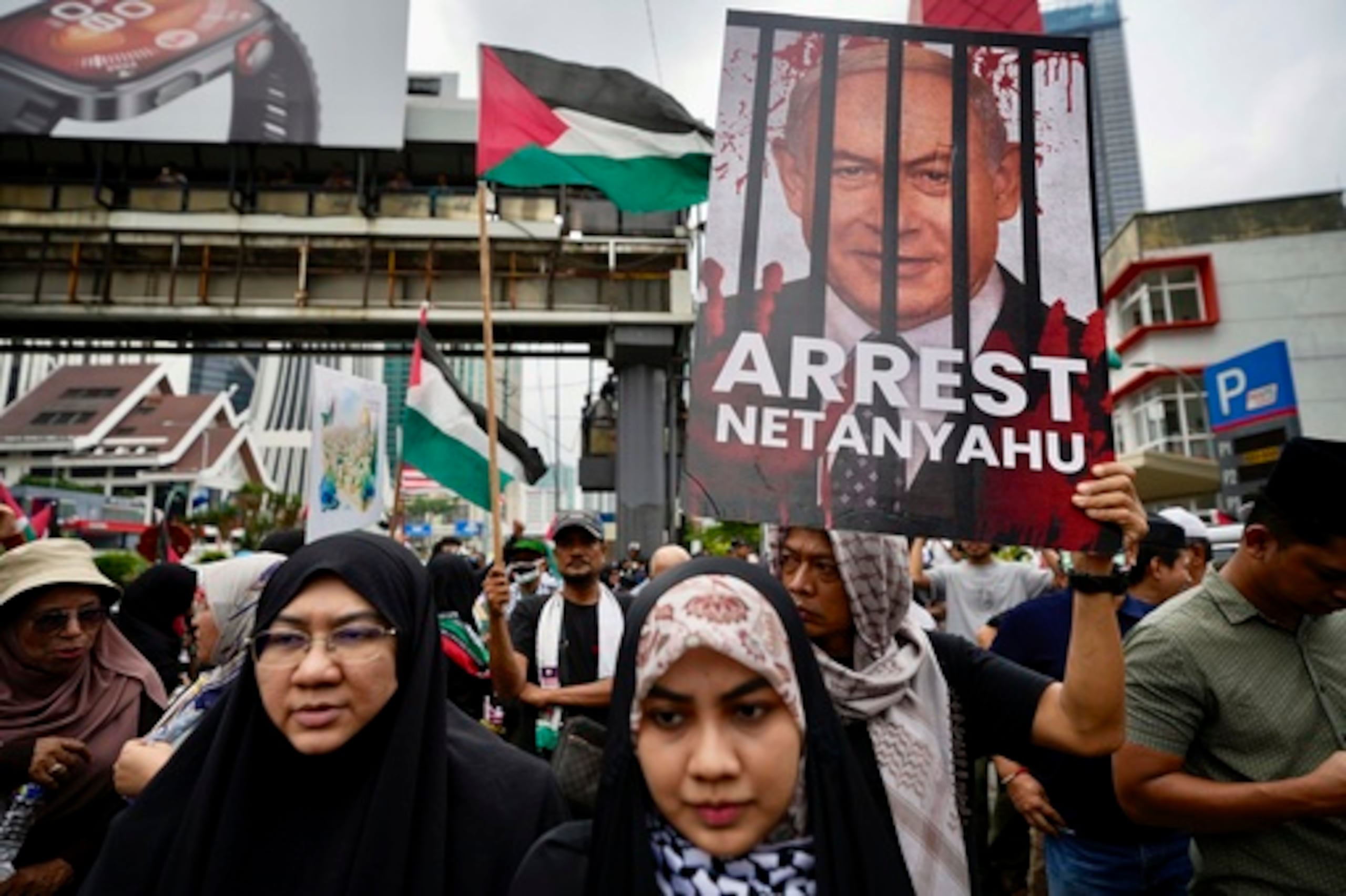 Protestan contra Israel en Malasia tras ataques a Irán.