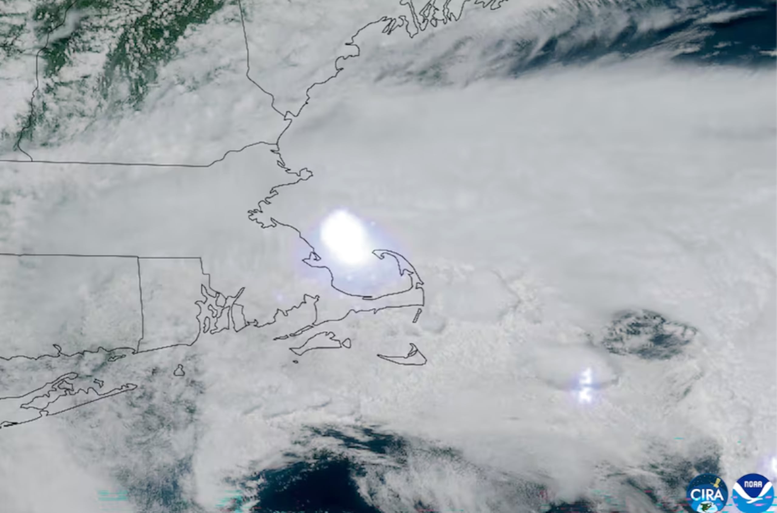Una imagen satelital muestra el momento de la explosión en la atmósfera del meteorito en la Costa Este
HANDOUT - Cooperative Institute for Resear