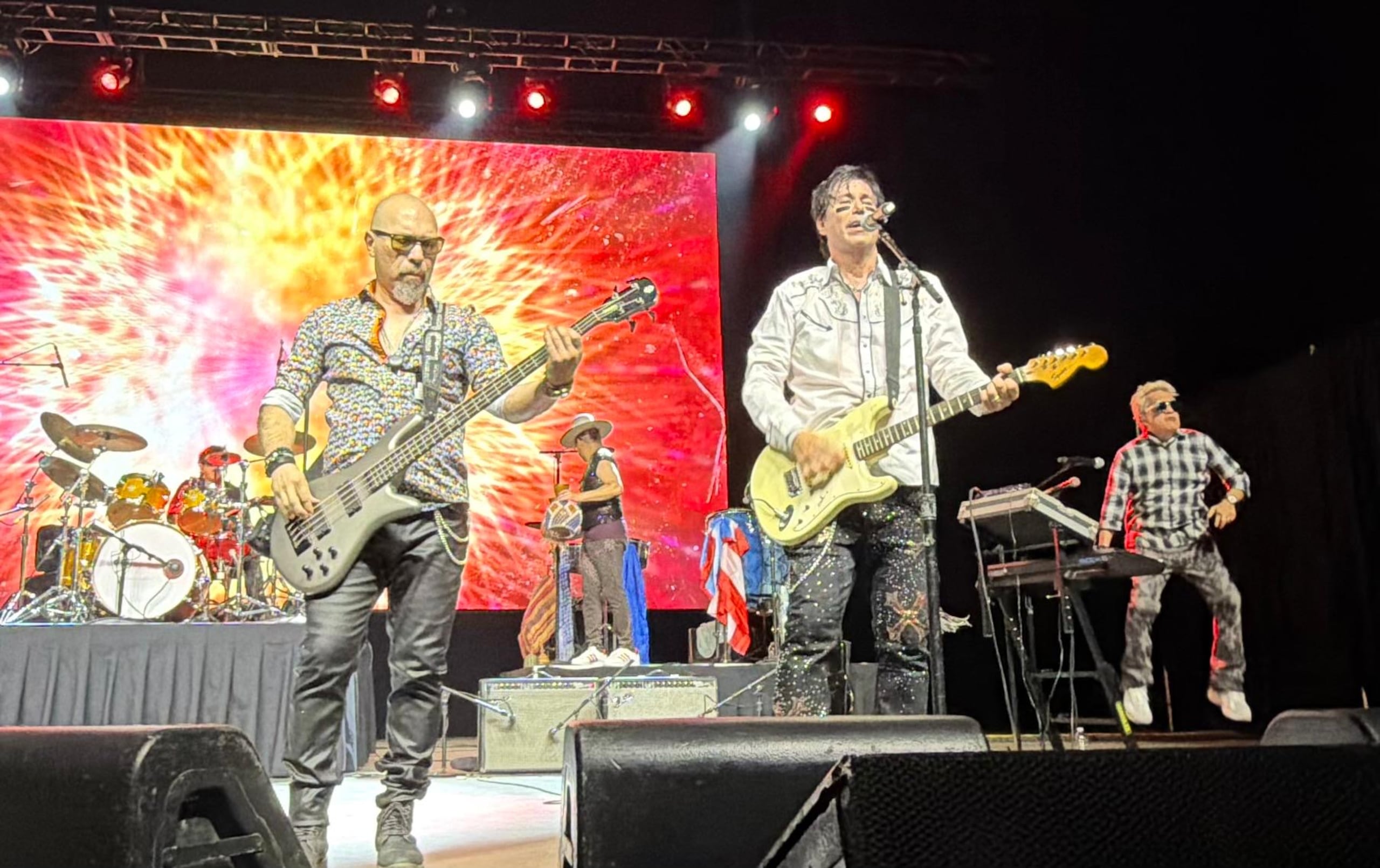 Los Rabanes entonaron éxitos como“Commanding Wife”, “Electric Ave” y “Mal presentimiento”, entre otros.