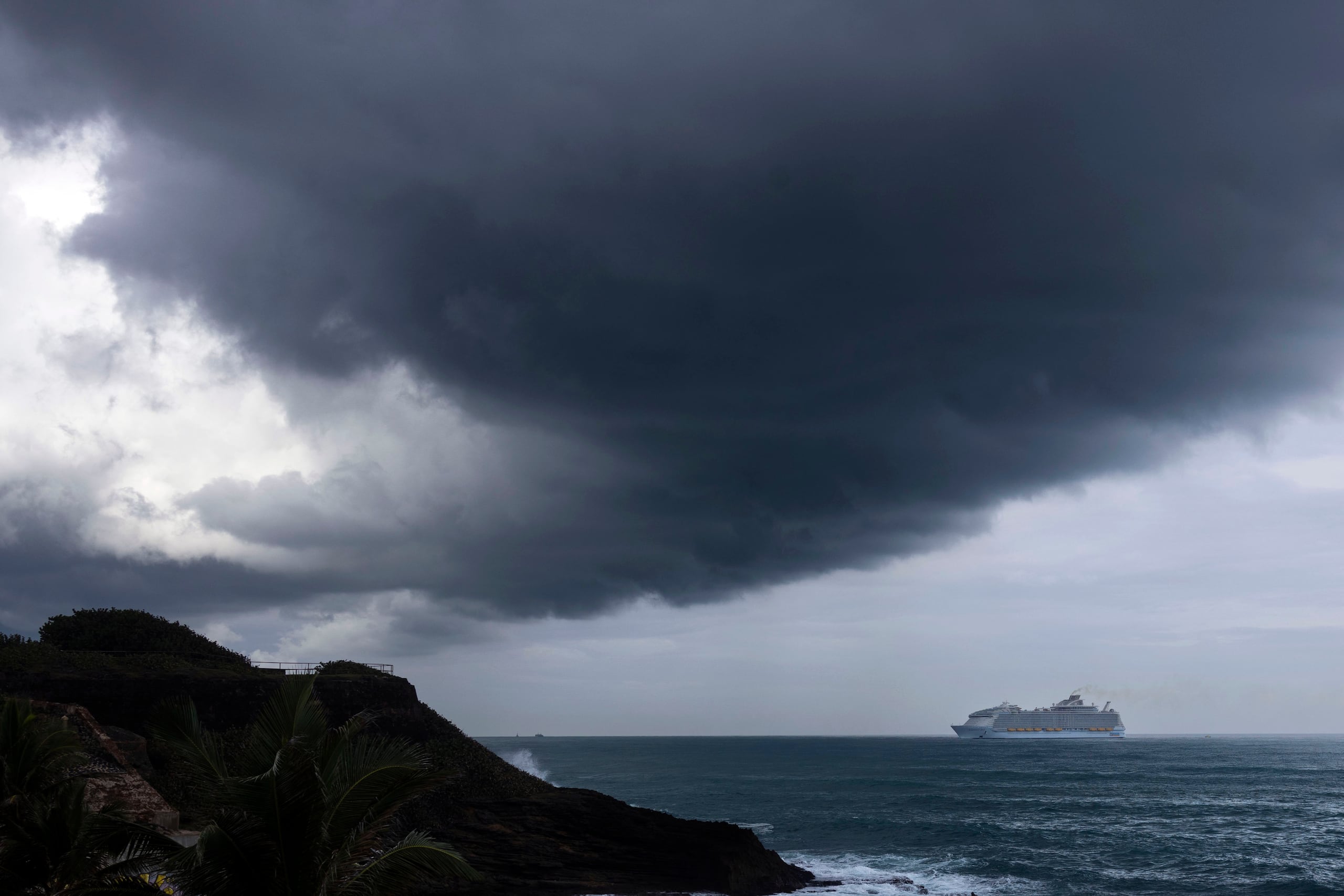 12 de febrero de 2026, San Juan PR. En la foto un crucero entrando a la bahía de San Juan. Se puede apreciar el clima en Puerto Rico. El Servicio Nacional de Meteorología (SNM) emitió este jueves una advertencia de inundaciones para varios municipios de Puerto Rico que experimentan fuertes aguaceros.
####
Xavier Araújo
xavier.araujo@gfrmedia.com