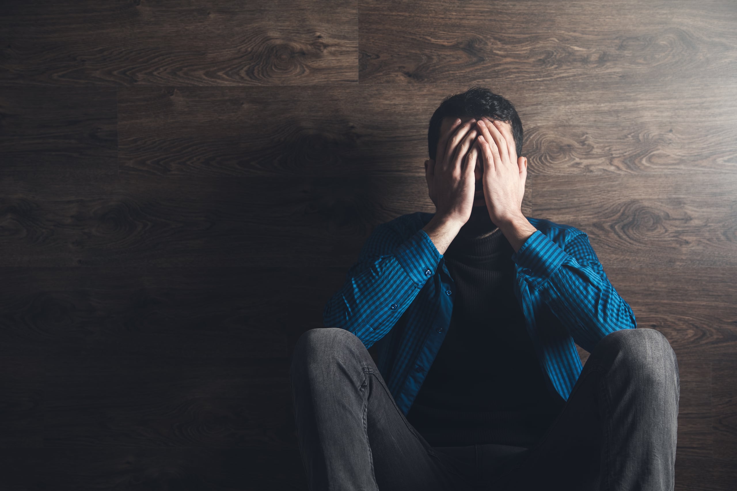 Algunos pueden sufrir de anhedonia, que es la incapacidad para disfrutar lo que antes se disfrutaba.