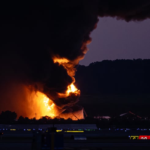 FOTOS: Explosión de un avión de UPS en aeropuerto de Kentucky deja siete muertos