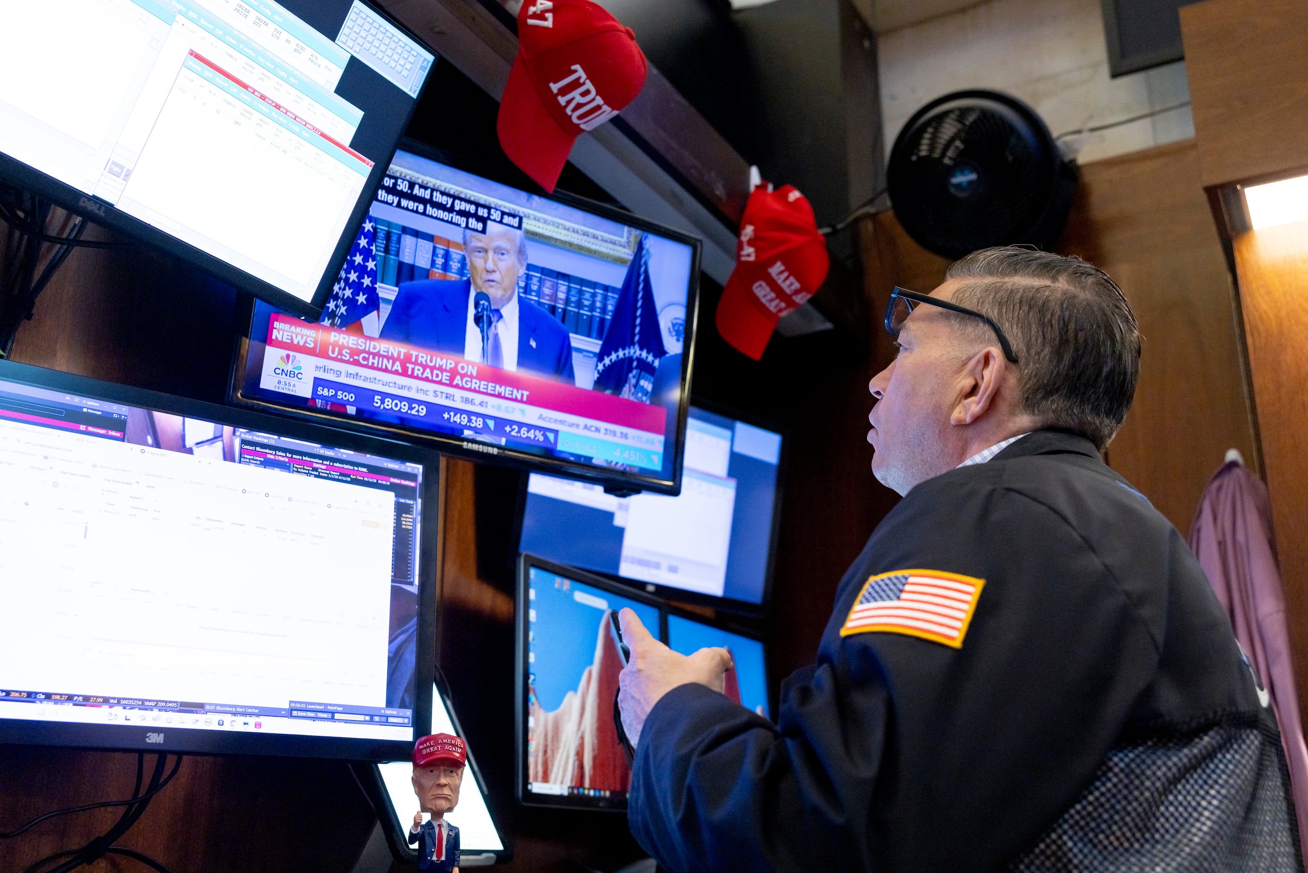 Los mercados dieron un brusco giro a la baja después de que Trump publicara en las redes sociales que quiere "un arancel directo del 50%" sobre la UE a partir del 1 de junio porque los representantes del bloque se han mostrado difíciles en las negociacion.