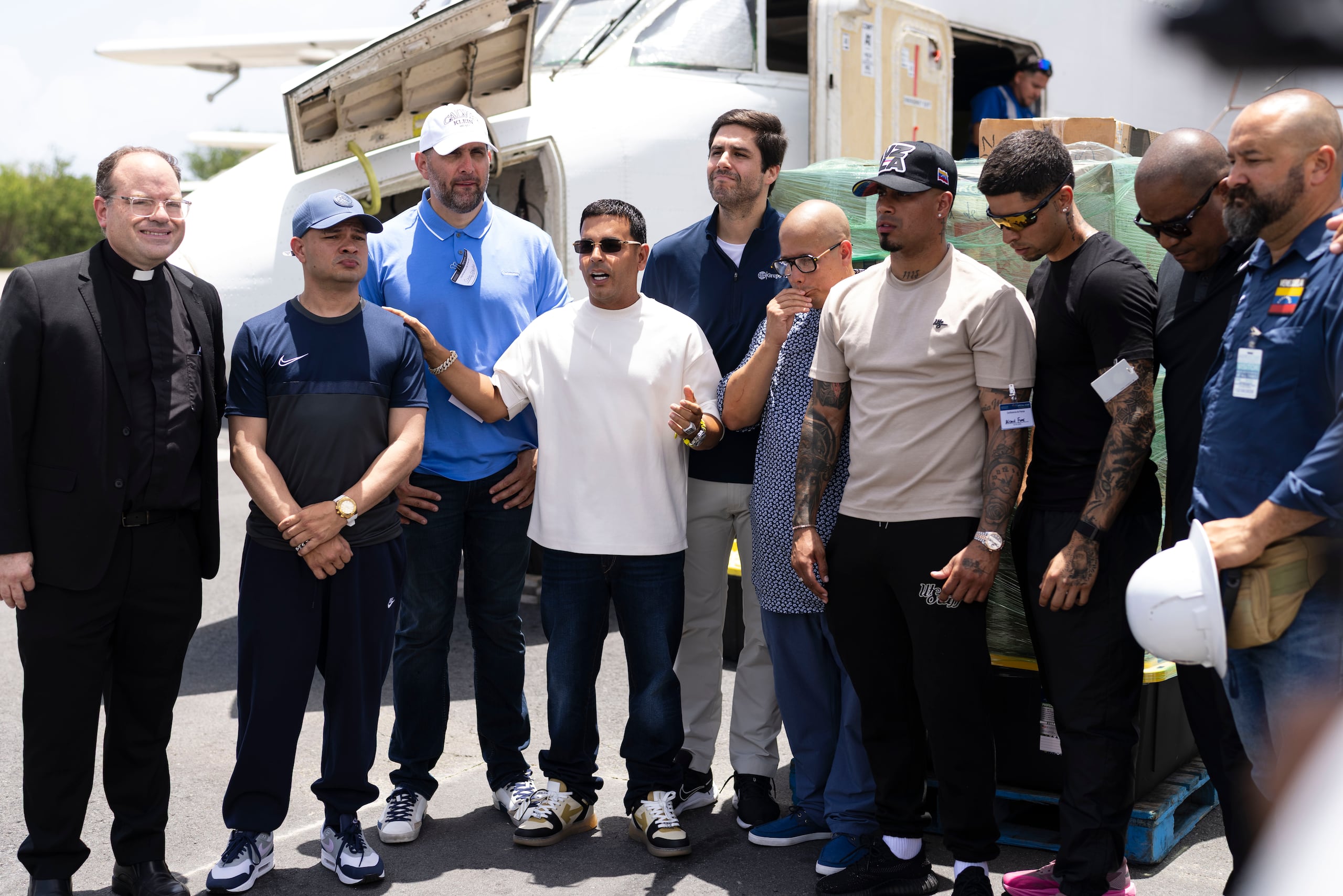 Los vuelos fueron organizado por empresas privadas, como Aerostar, Grupo VRDG, Droguería Betances y personalidades como Yadier Molina, Héctor Delgado (El Father) y Tito El Patrón, entre otros facilitadores.