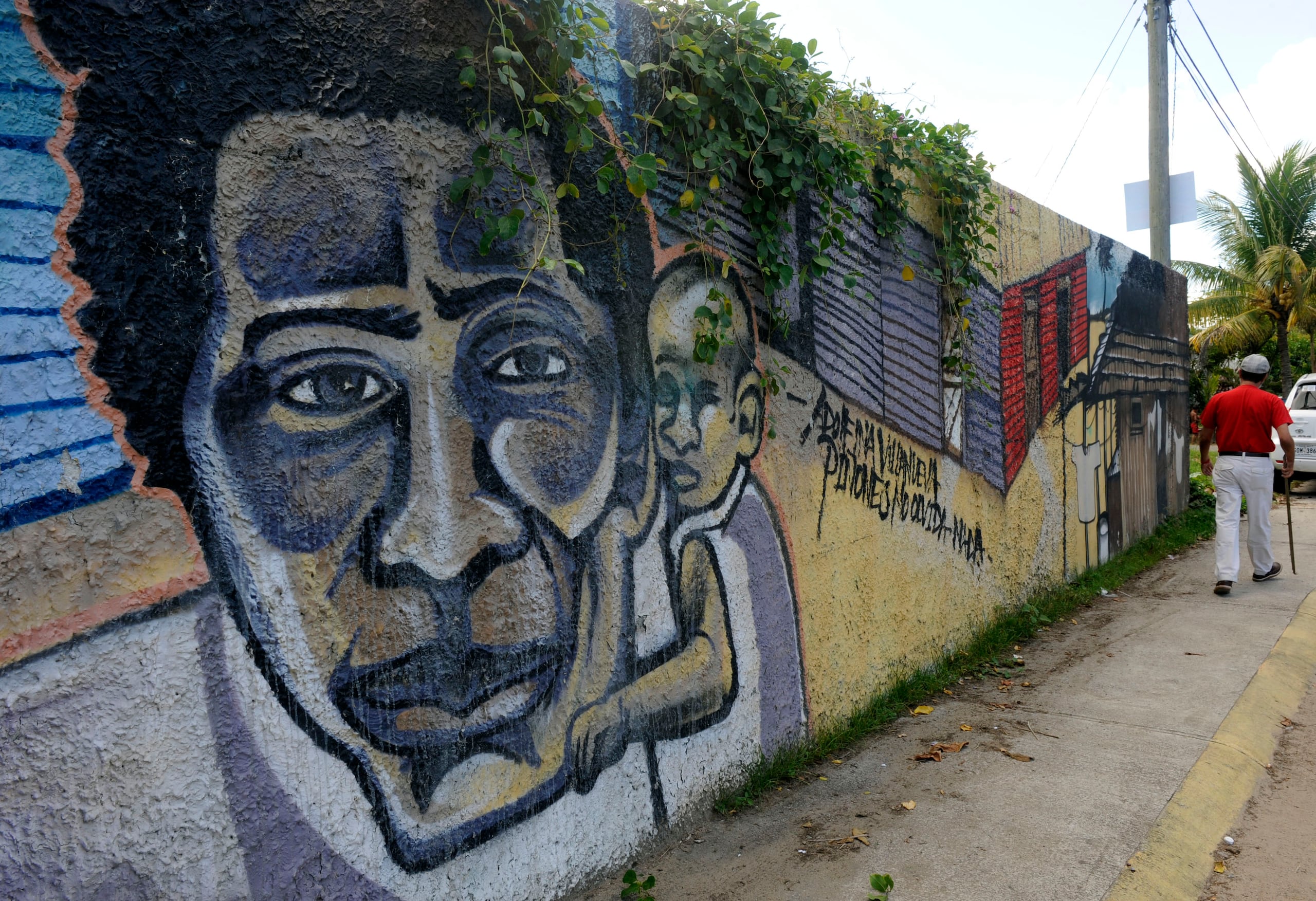 Un mural en Piñones en honor a la memoria de Adolfina Villanueva.