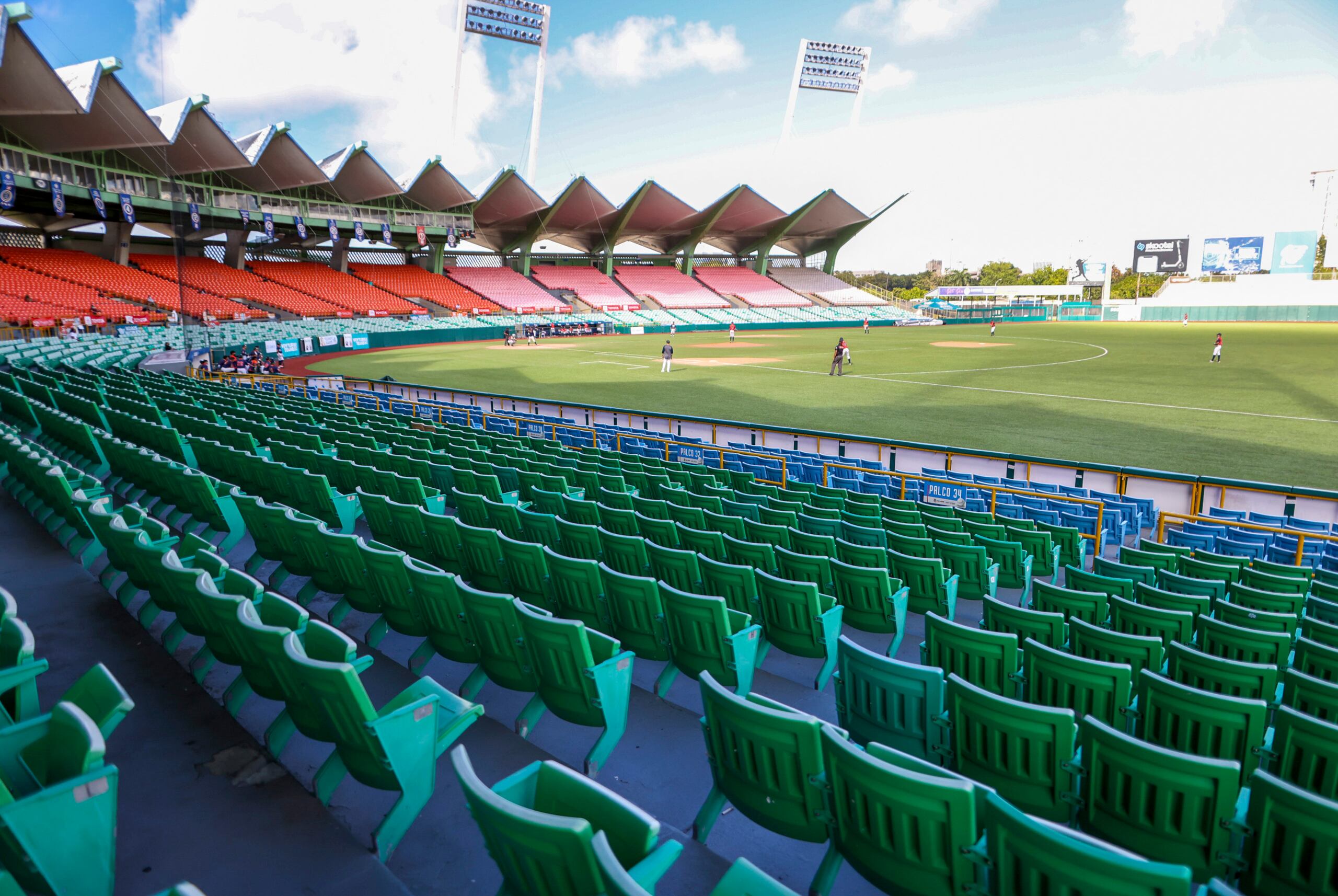 El Estadio Hiram Bithorn, aquí en una foto de archivo previo a las mejoras que han sido realizadas en el lugar, sería la sede de los dos partidos de la LIDOM.