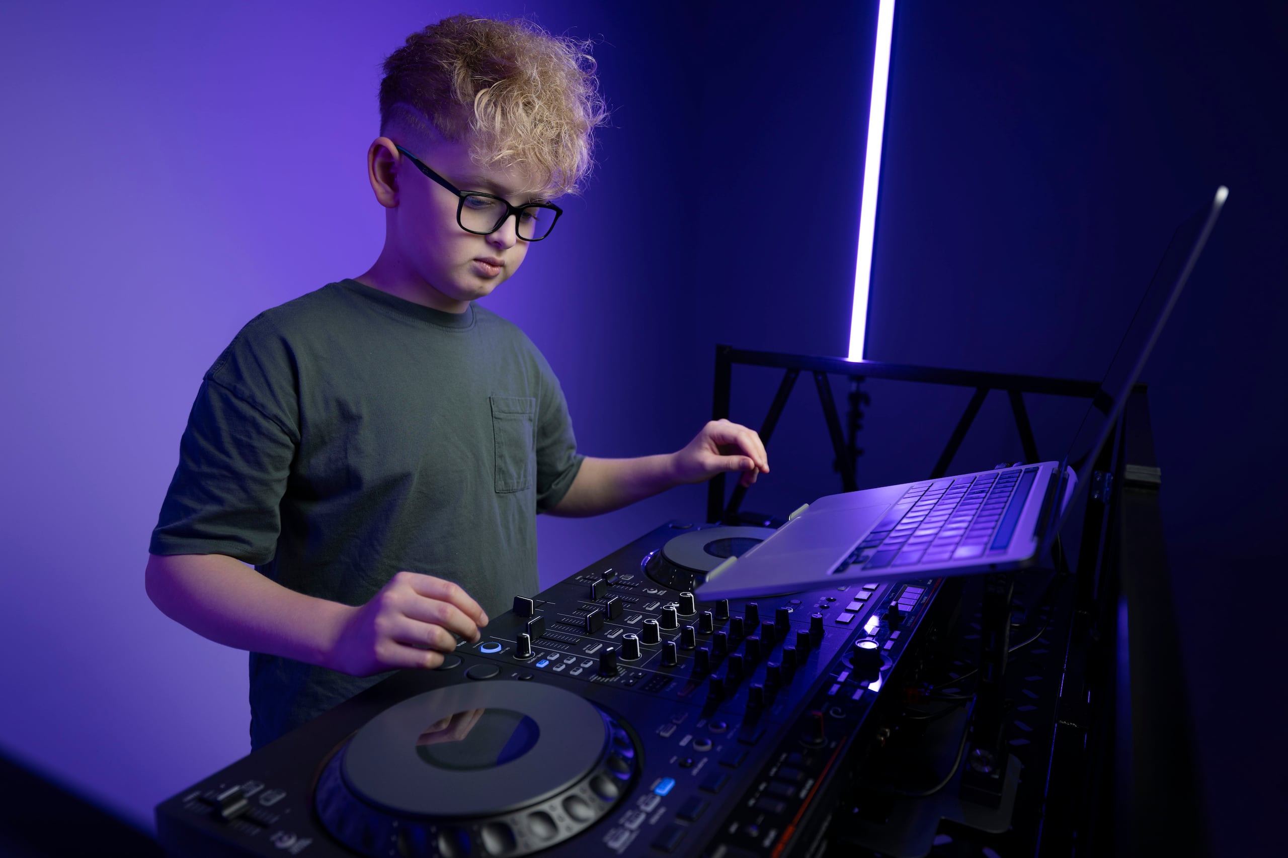 El debut público de DJ Ixán fue en el evento cultural Santurce es Ley, en 2023.