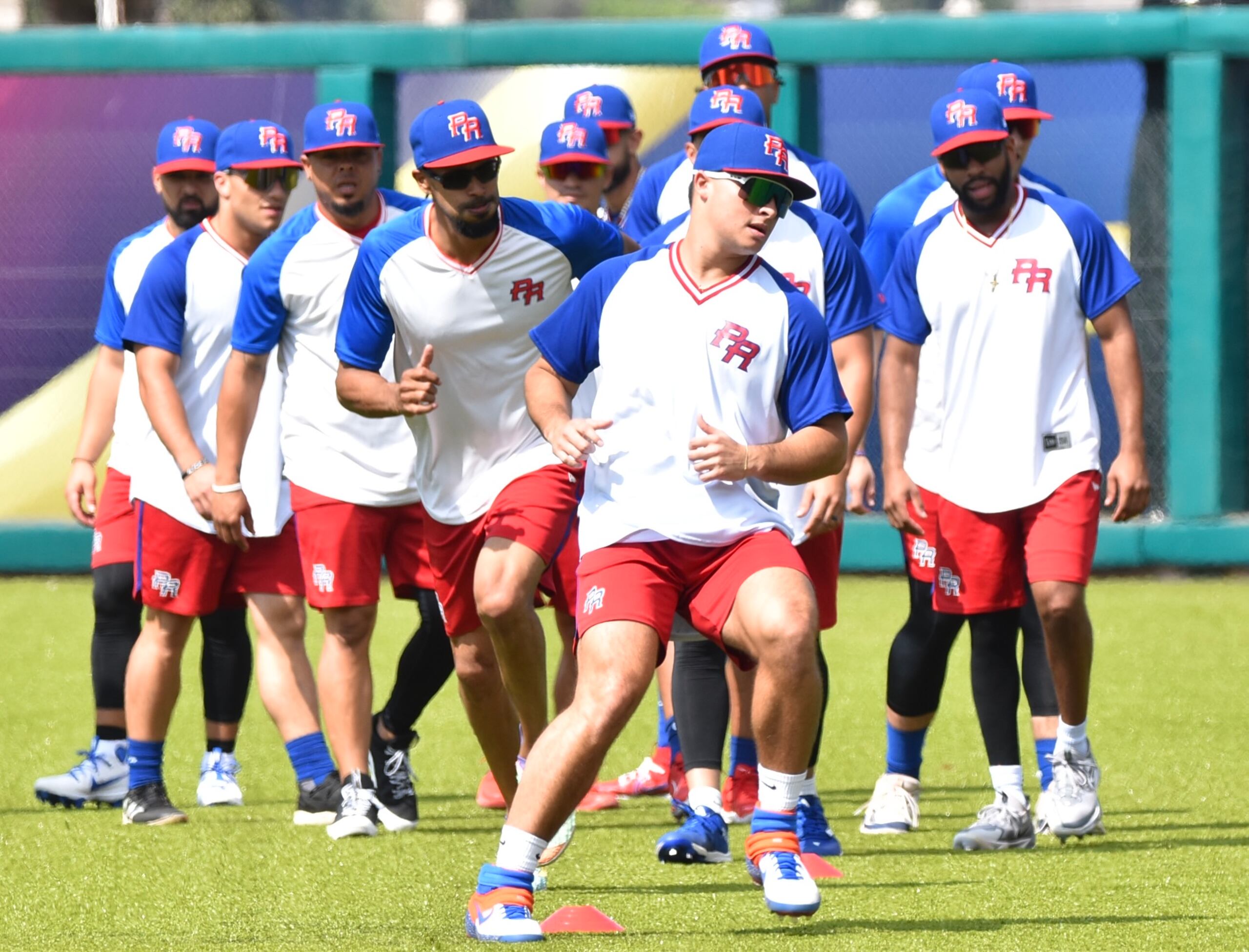 Puerto Rico entrenando rumbo al inicio del Premier 12.