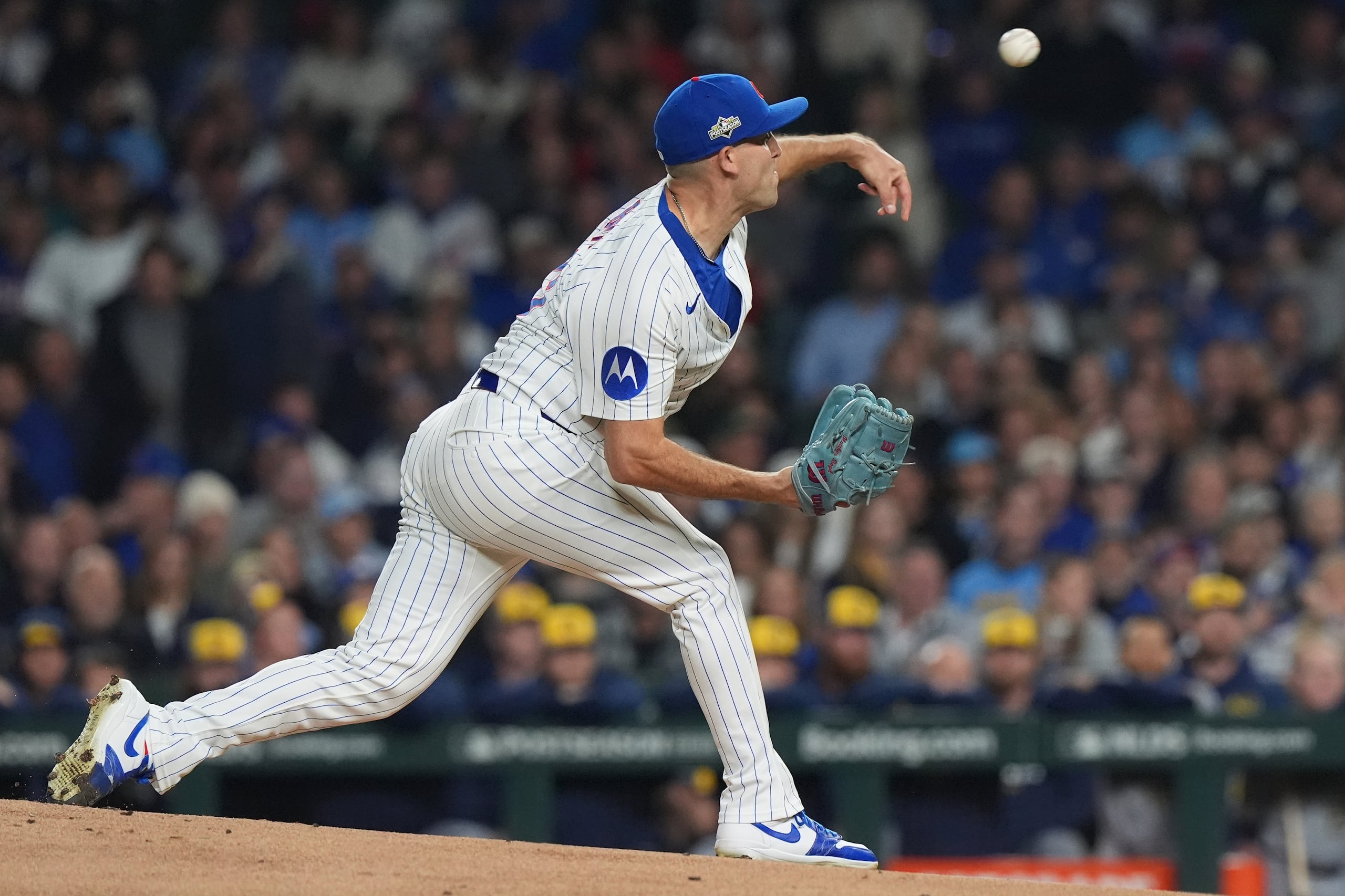 Matthew Boyd, abridor de los Cubs de Chicago, lanza en el cuarto juego de la Serie Divisional contra los Brewers de MIlwaukee.