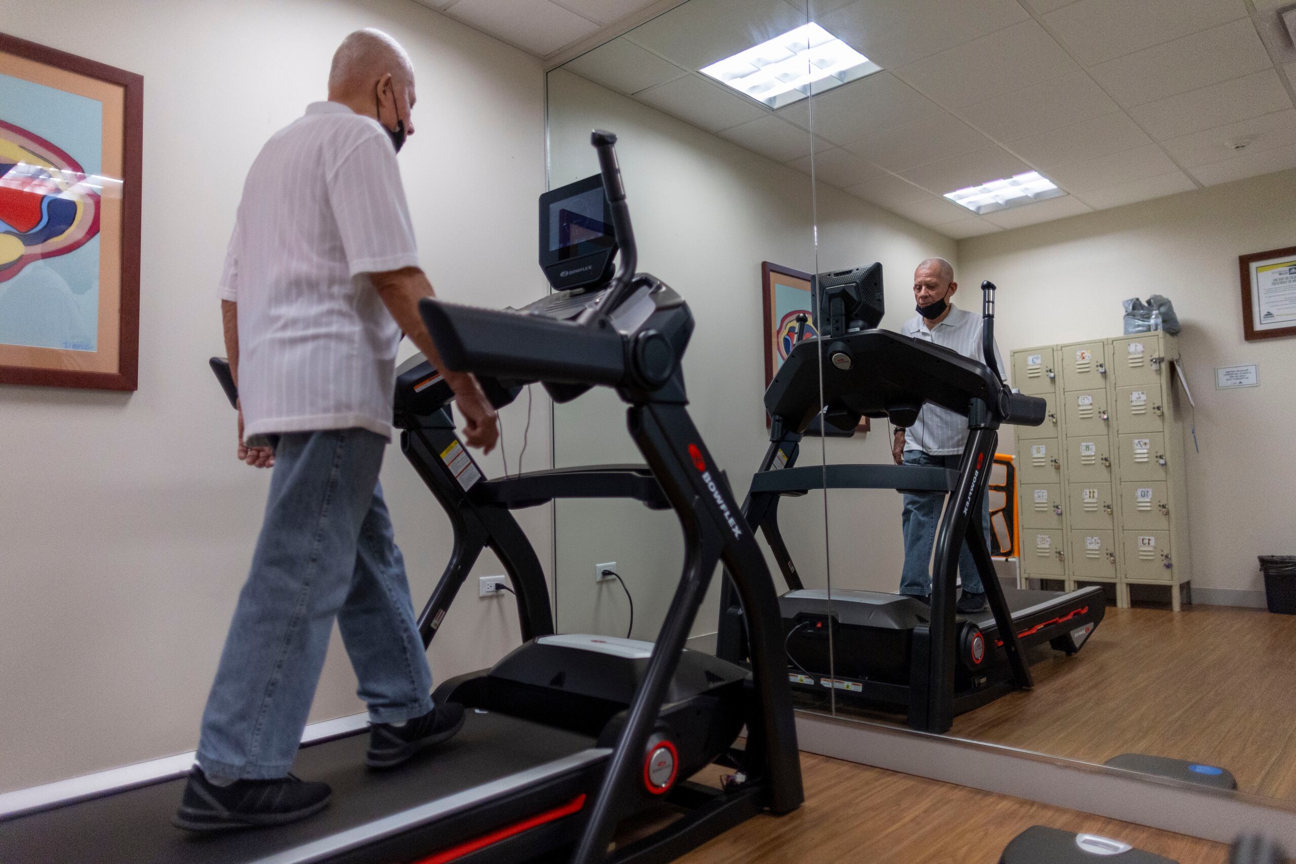 El club es una alternativa de saludables espacios de entretenimiento para decenas de envejecientes, un sector de la población que a menudo suele quedarse viviendo solo, ya sea porque sus hijos se despegan para desarrollar sus propias familias o carreras, porque sus familiares y amigos van falleciendo poco a poco, o porque siquiera cuentan con esas conexiones de descendientes, familiares y amigos.