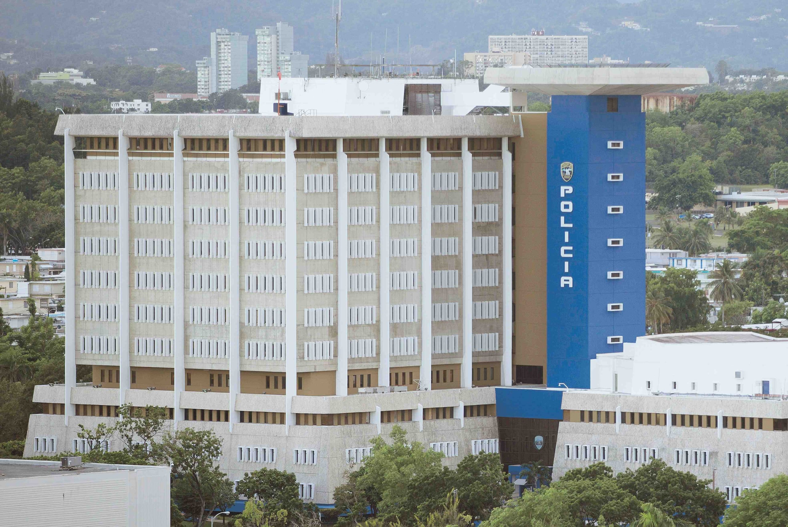 La funcionaria indicó que acudiría a Popular para autorizar una transferencia de dinero para evitar que la cuenta bancaria de la Uniformada quedaran sin fondos. (Archivo/GFR)