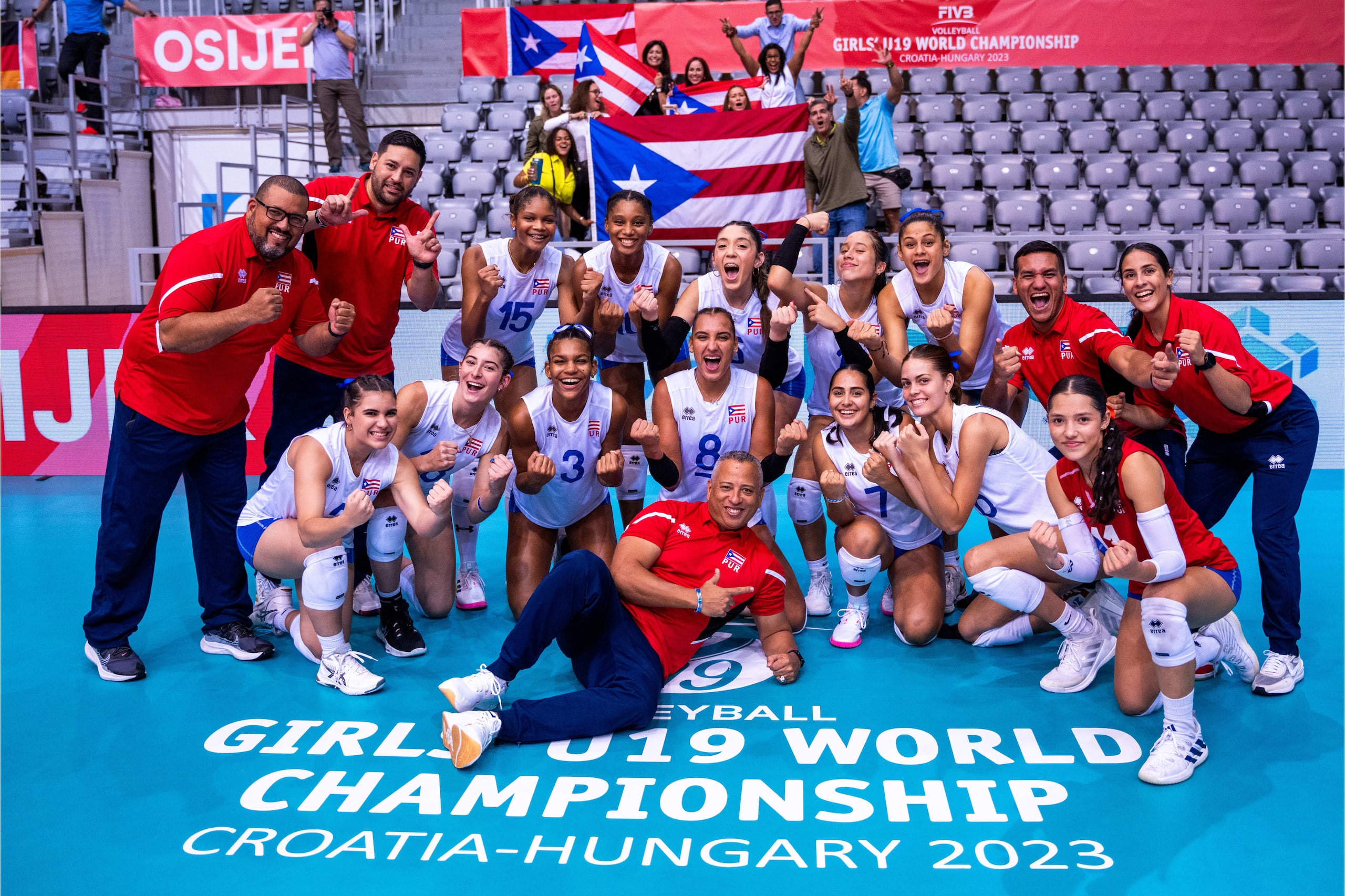La Selección y su cuerpo técnico celebra su victoria ante Alemania.