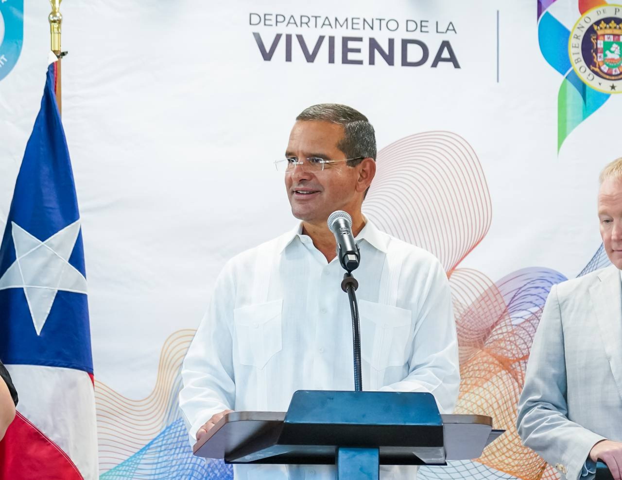 Pierluisi indicó que las viviendas de las personas que hoy recibieron las llaves de su hogar, fueron “completamente reconstruidos”.