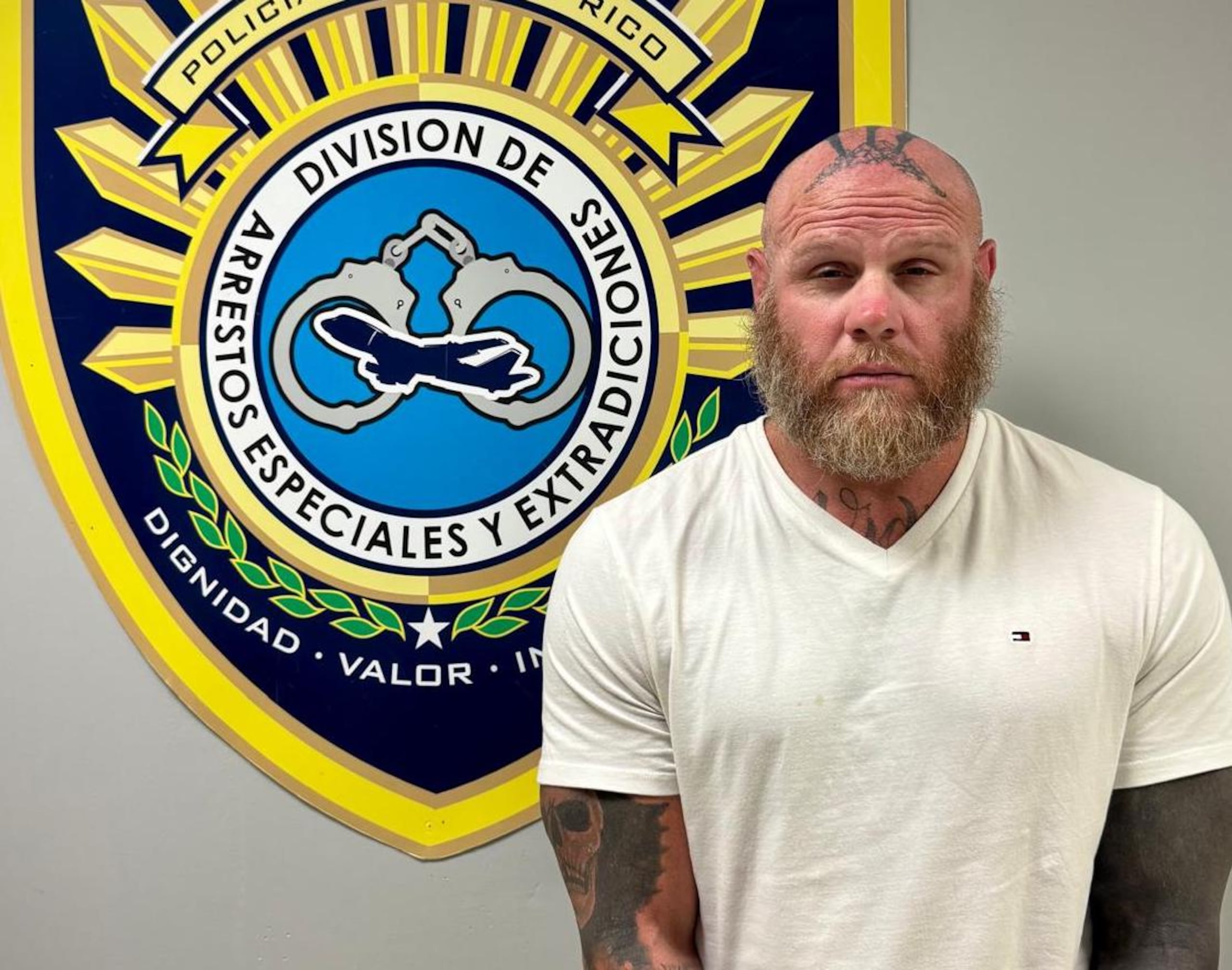 Jonathan Enoch Bricker, de 42 años, fue arrestado en el Hospital de Veteranos. (Suministrada)