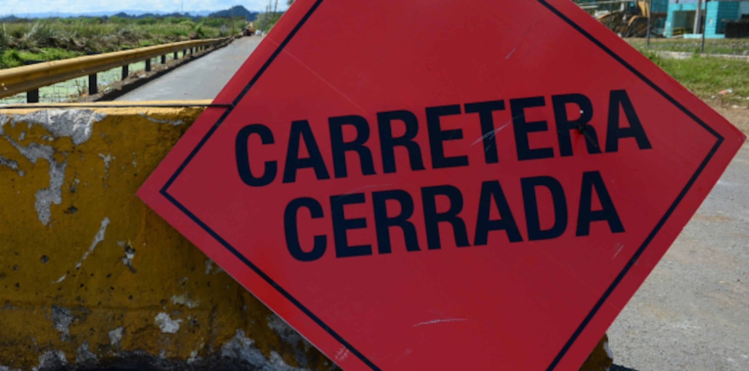 La agencia exhortó a los conductores y público general a estar atentos a las señales y otros dispositivos para el control del tránsito que se instalarán en las áreas de trabajo. (Archivo)
