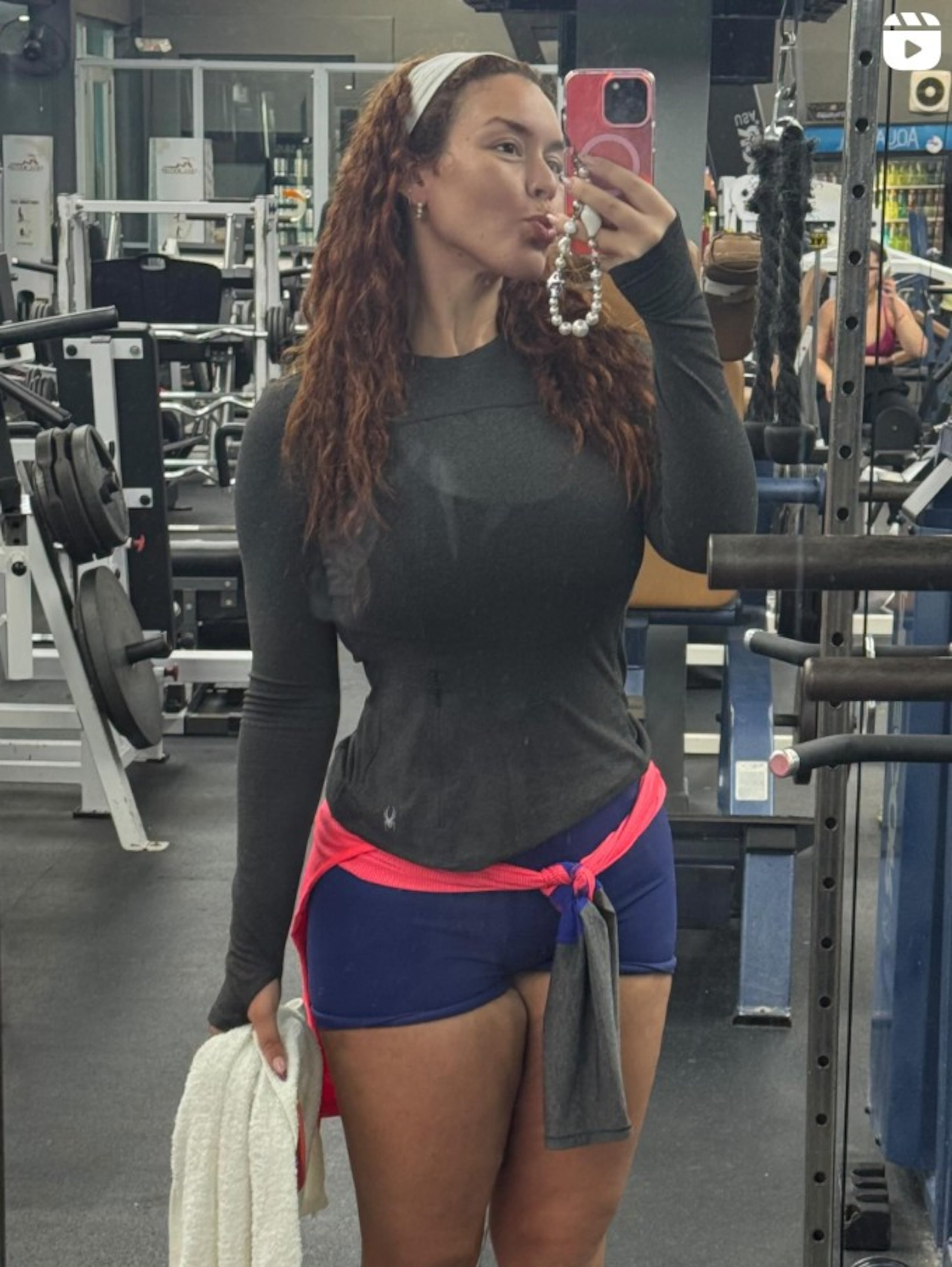 Jesaaelys Ayala posa en el gimnasio a varias semanas de iniciar su nuevo plan alimentario.