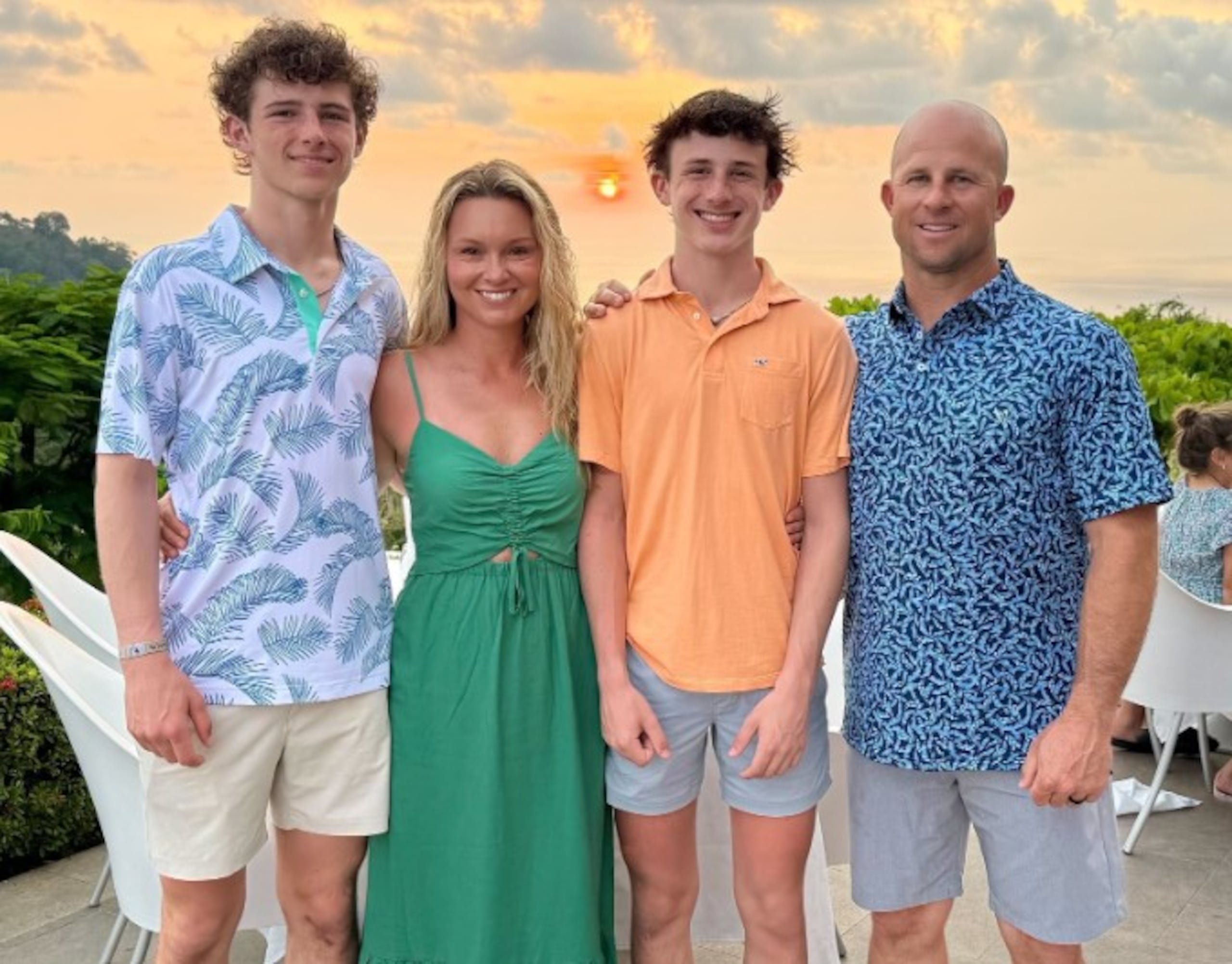 Familia Brett Gardner. El hijo fallecido es el de la camisa color naranja.