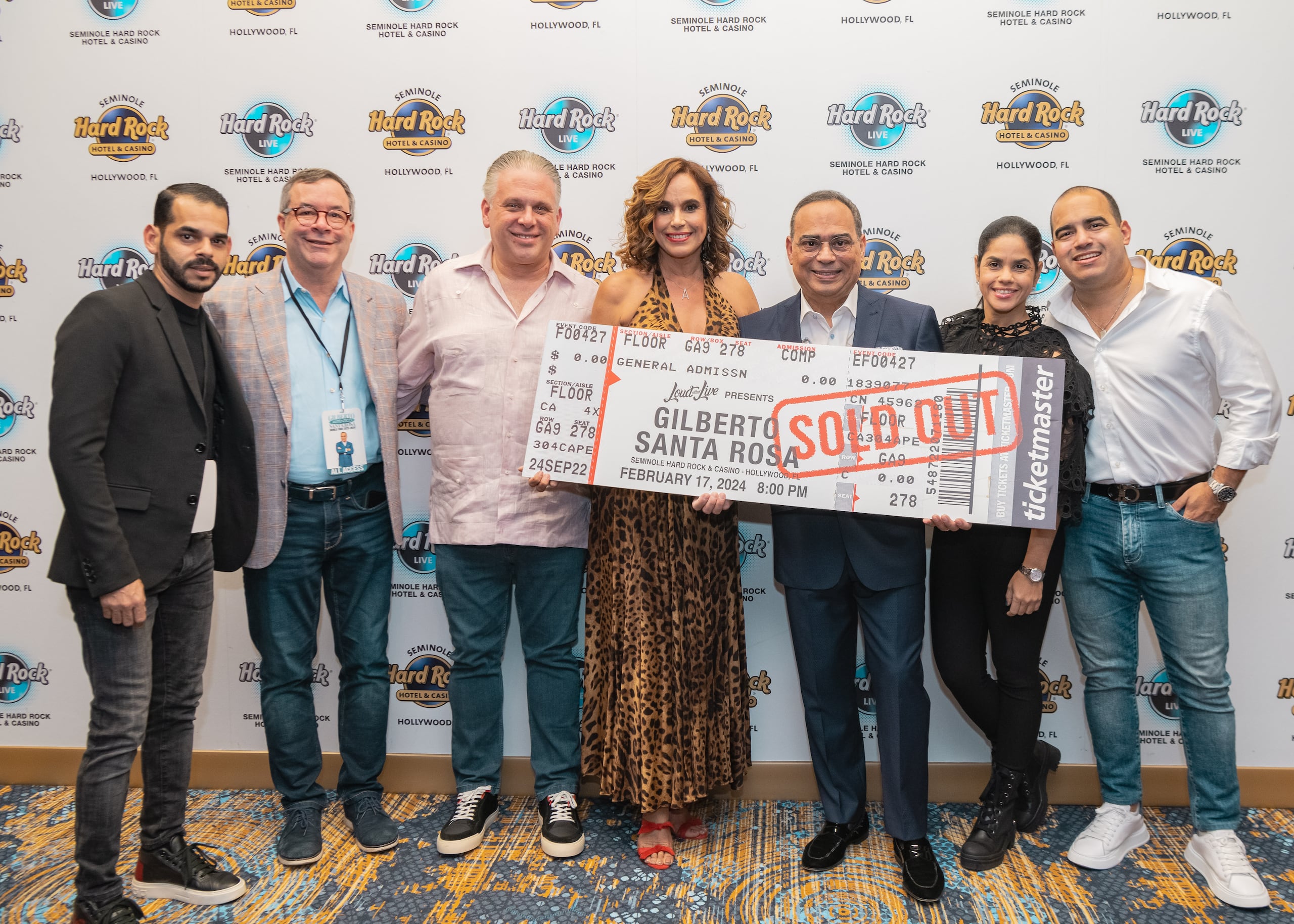 Santa Rosa colgó en el Hard Rock Live de Hollywood, Florida, el letrero de "todo vendido".