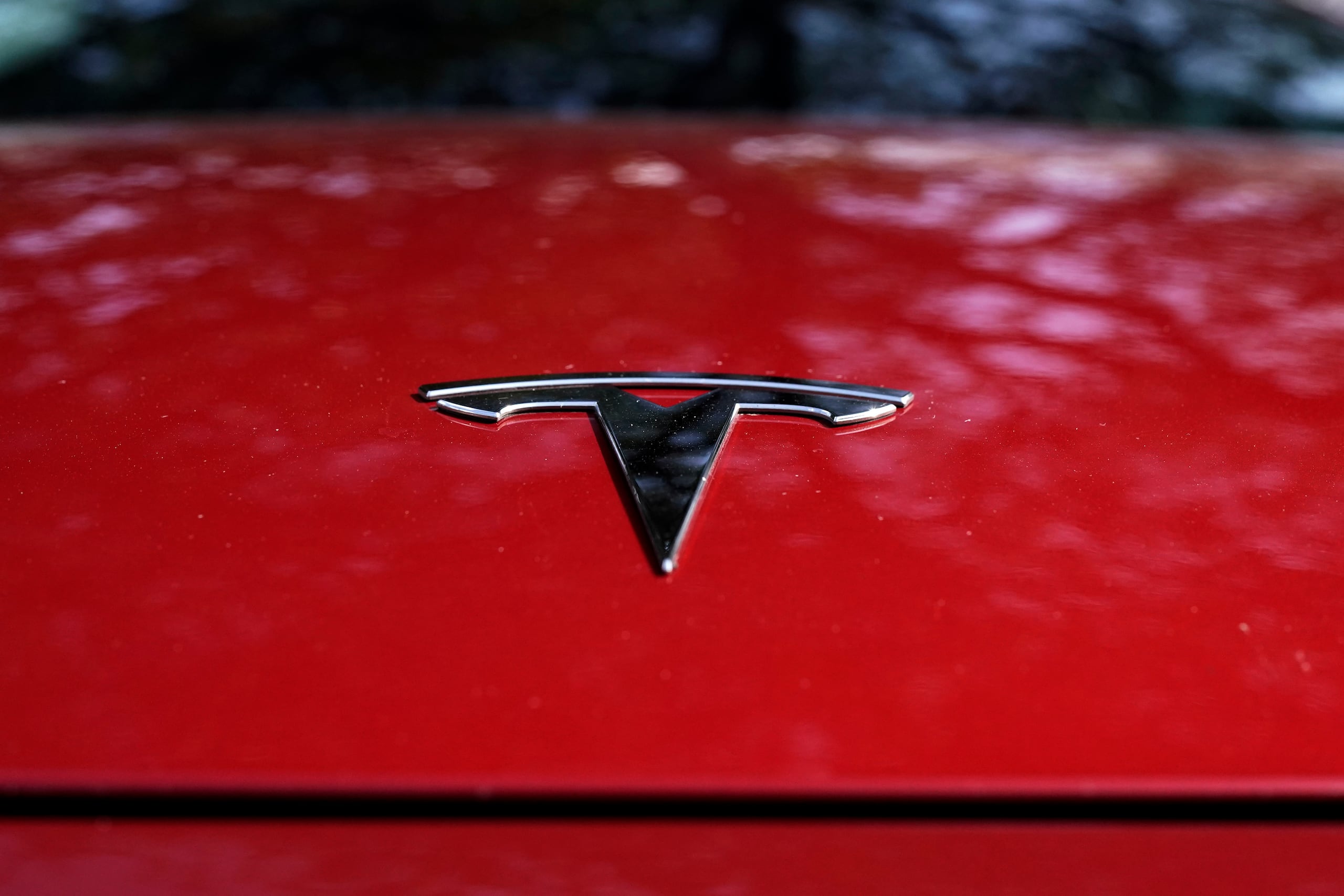 La NHTSA dijo que hasta el martes, Tesla había identificado 104 reclamaciones de garantía que pueden estar relacionadas con la condición. La empresa no tiene constancia de que se hayan producido colisiones, muertes o lesiones relacionadas con este problema.