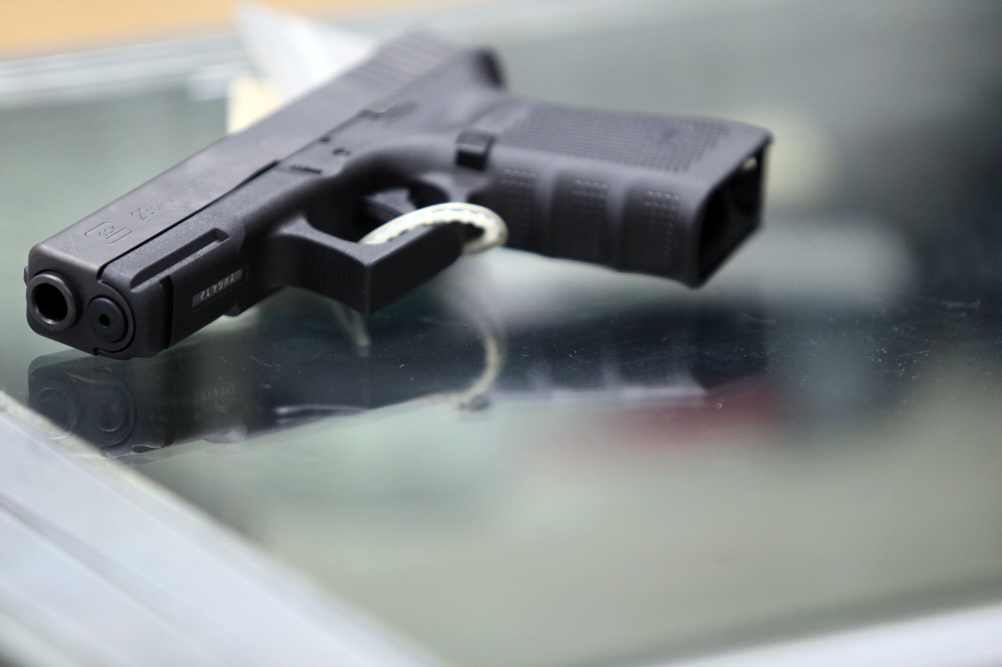 Imagen de la cobertura de: Hombre queda en estado crítico tras dispararse accidentalmente mientras guardaba su arma