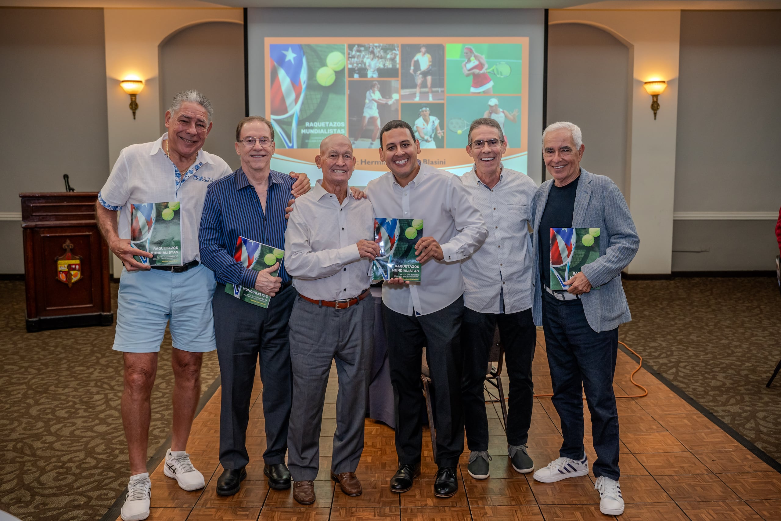 De izquierda a derecha: Pedro "Pito" González, Freddy De Jesús, Juan Ríos, Herminio Nieves, Gilberto "Jackie" Fernández y Alberto "Tico" Carrero durante la presentación del libro en Los Chavales.