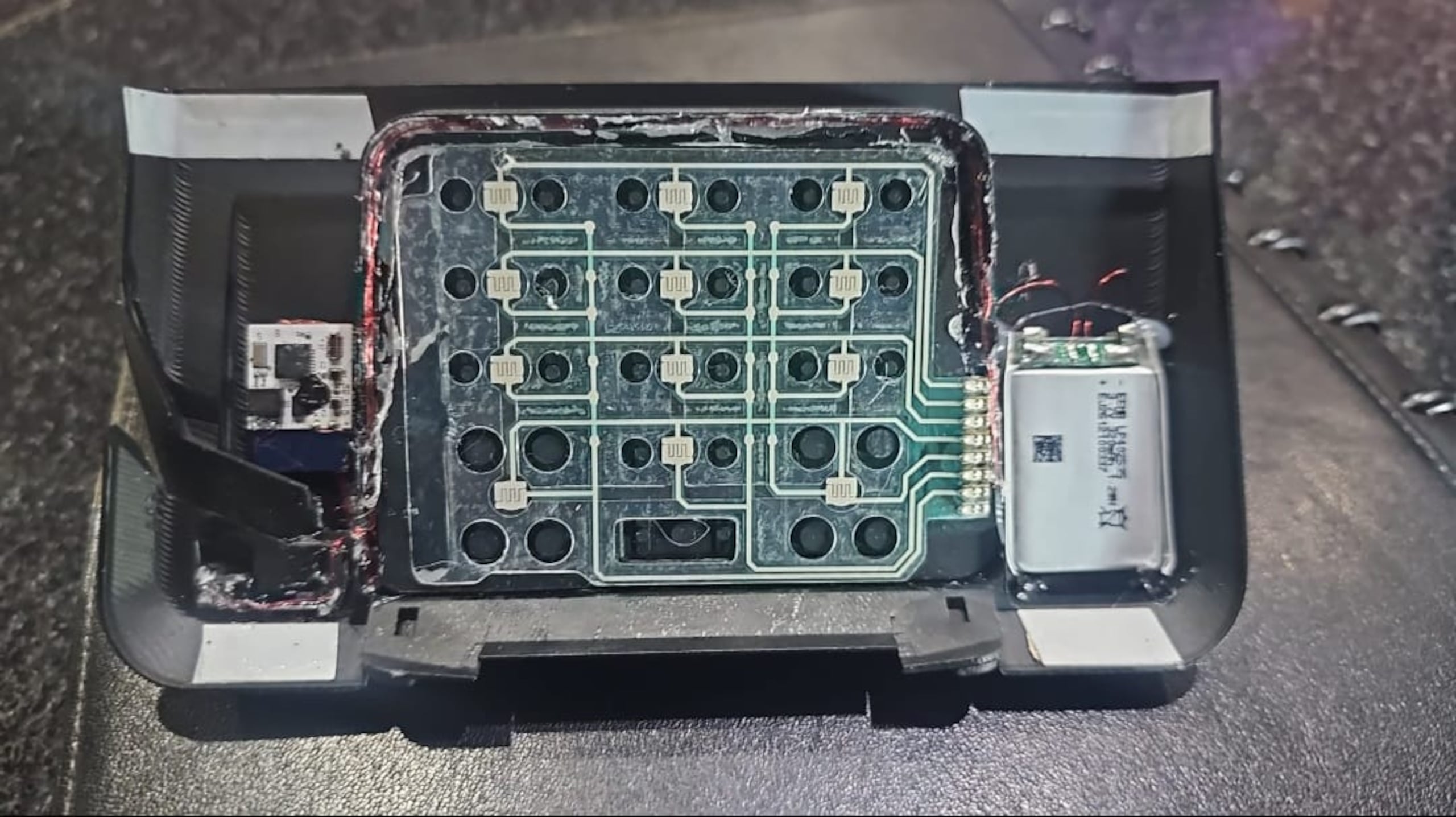 Nuevamente se han detectado casos de clonación (“skimmers”) de tarjetas de crédito en comercios de alto volumen de ventas, tras reportarse el esquema en seis tiendas de AutoZone.