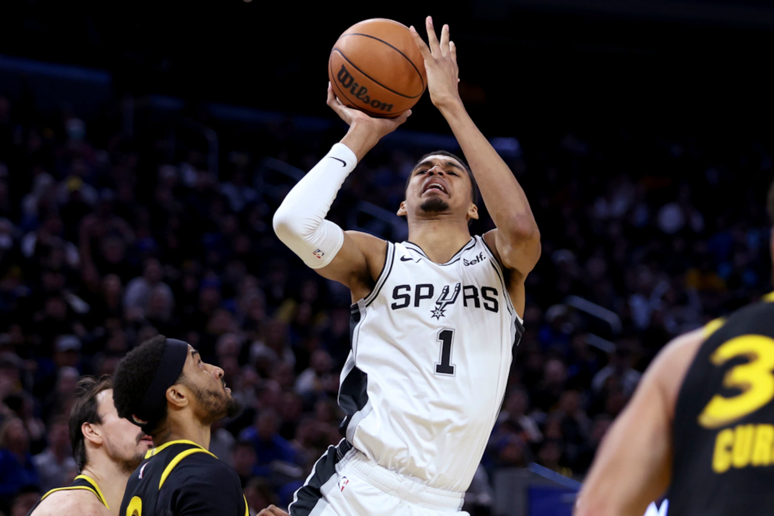 El centro de los Spurs de San Antonio, Victor Wembanyama, perderá un juego primera vez esta temporada.