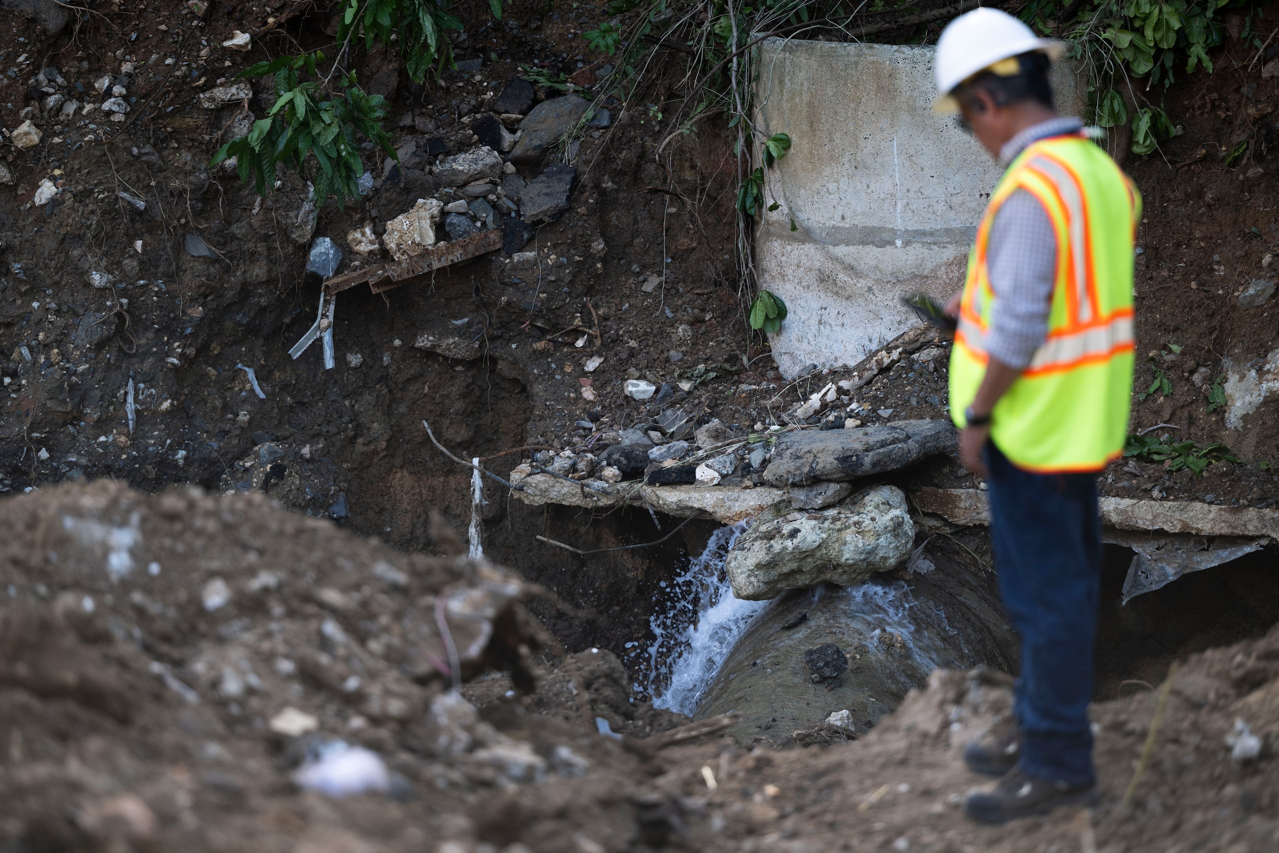 Zona donde fue detectada una avería en el Superacueducto en Bayamón. FOTO POR: Carlos Rivera Giusti / GFR Media