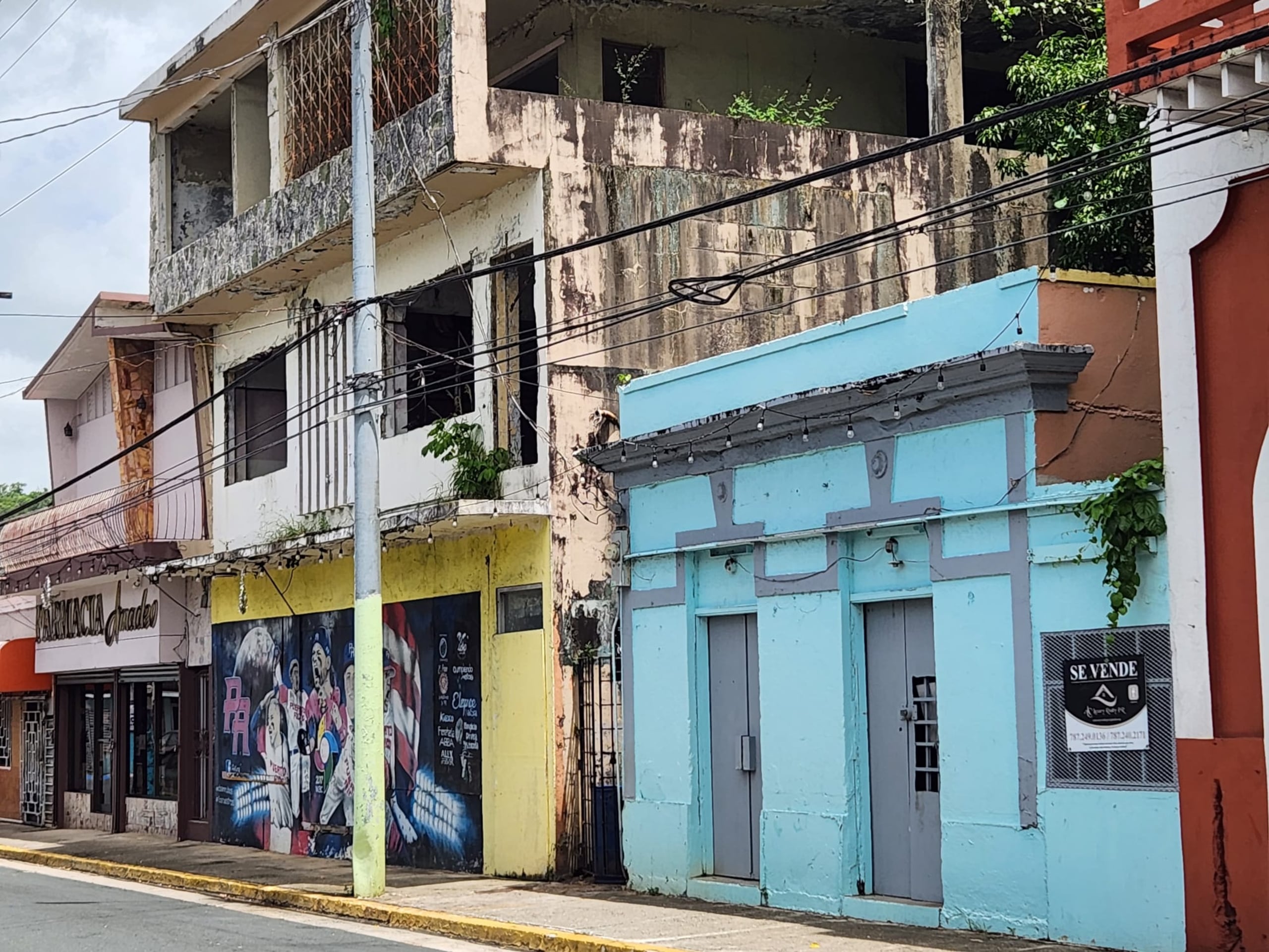 Residentes opinaron que el municipio debería “promover que esos locales vacíos... los den a una renta baja", para ser aprovechados por comerciantes.