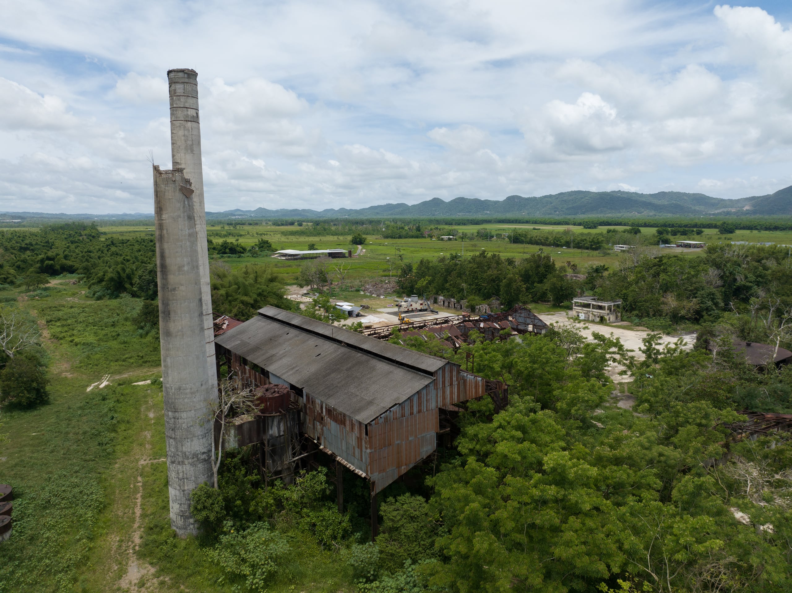 La empresa da una nueva vida a una antigua central cañera en Hormigueros a la vez que se elabora un producto que mejora las propiedades de nuestros suelos.